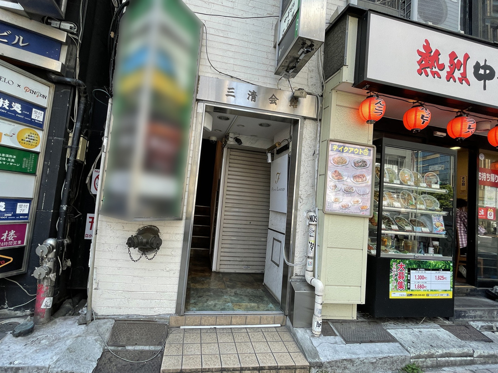 オフィスビル出入口