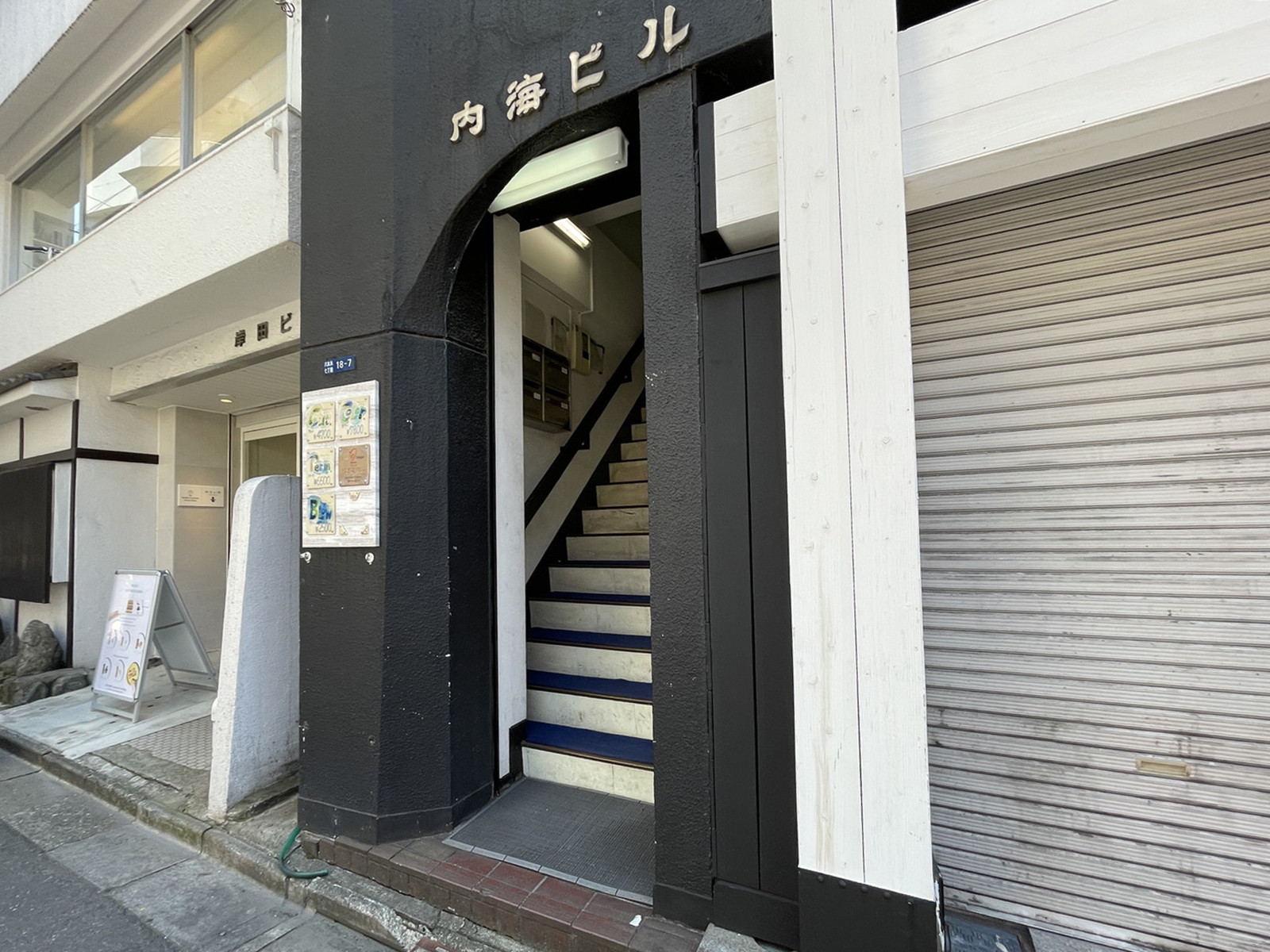 オフィスビル出入口