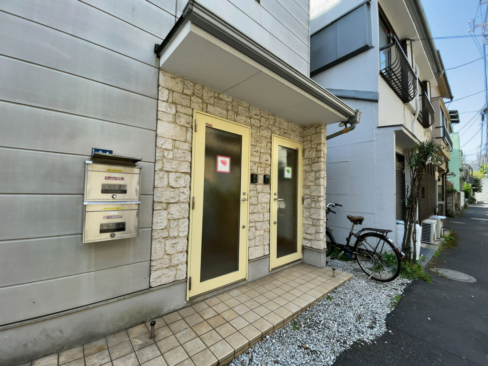 オフィスビル出入口