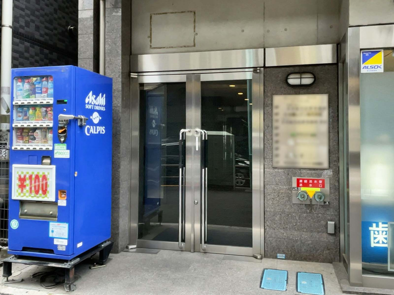 オフィスビル出入口