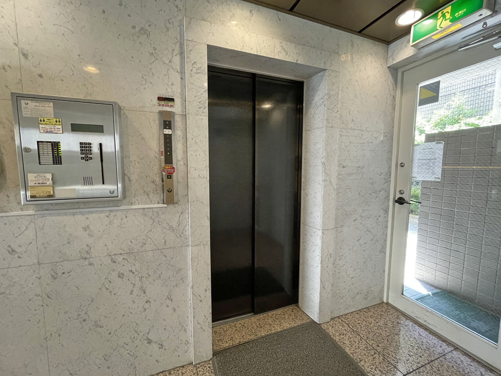 エレベーター(1基)