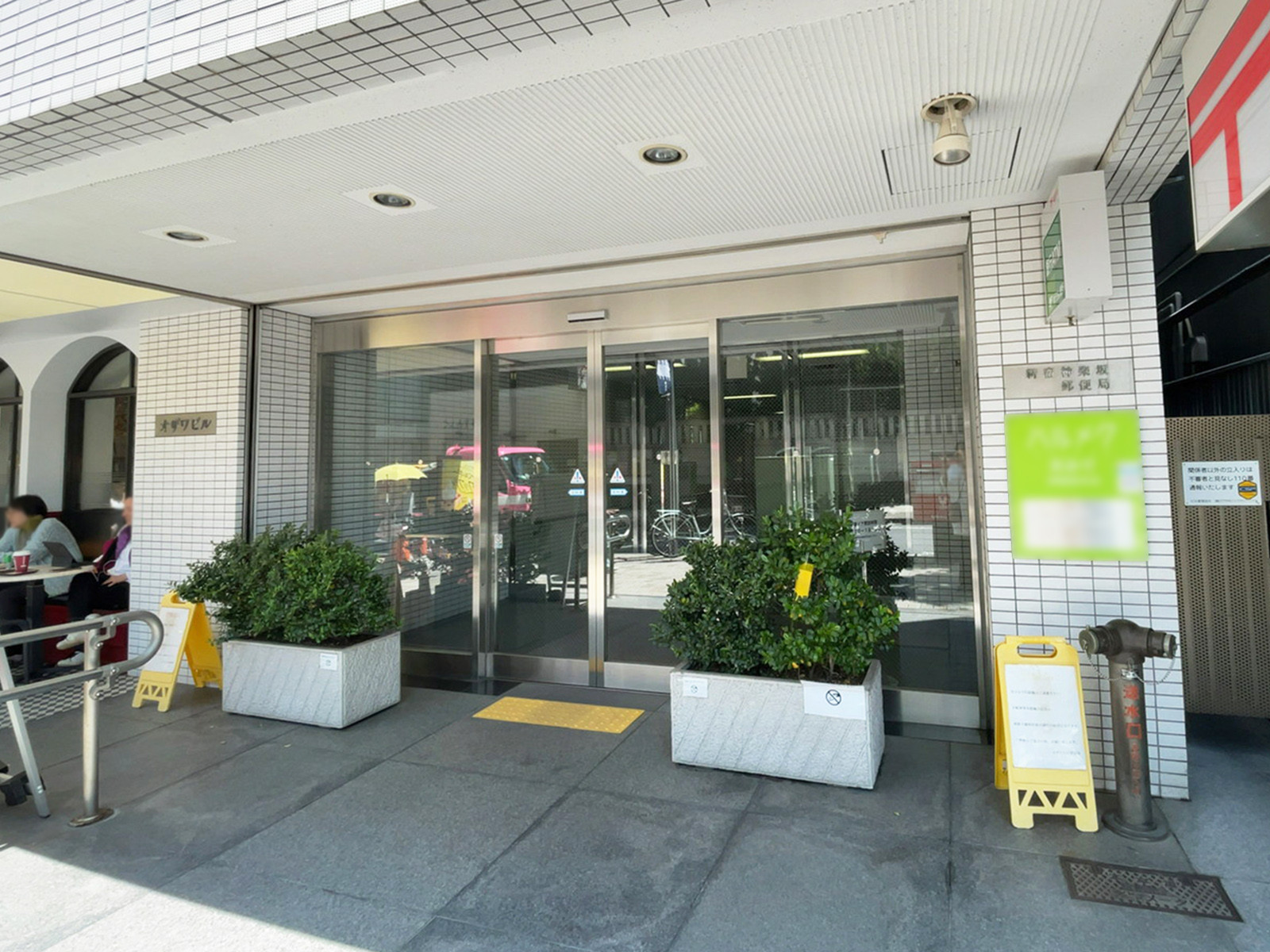 オフィスビル出入口