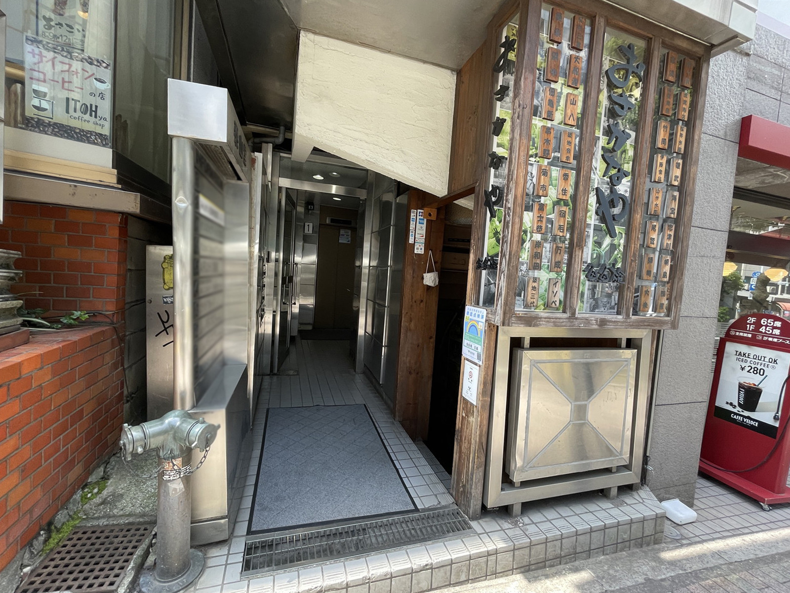 オフィスビル出入口