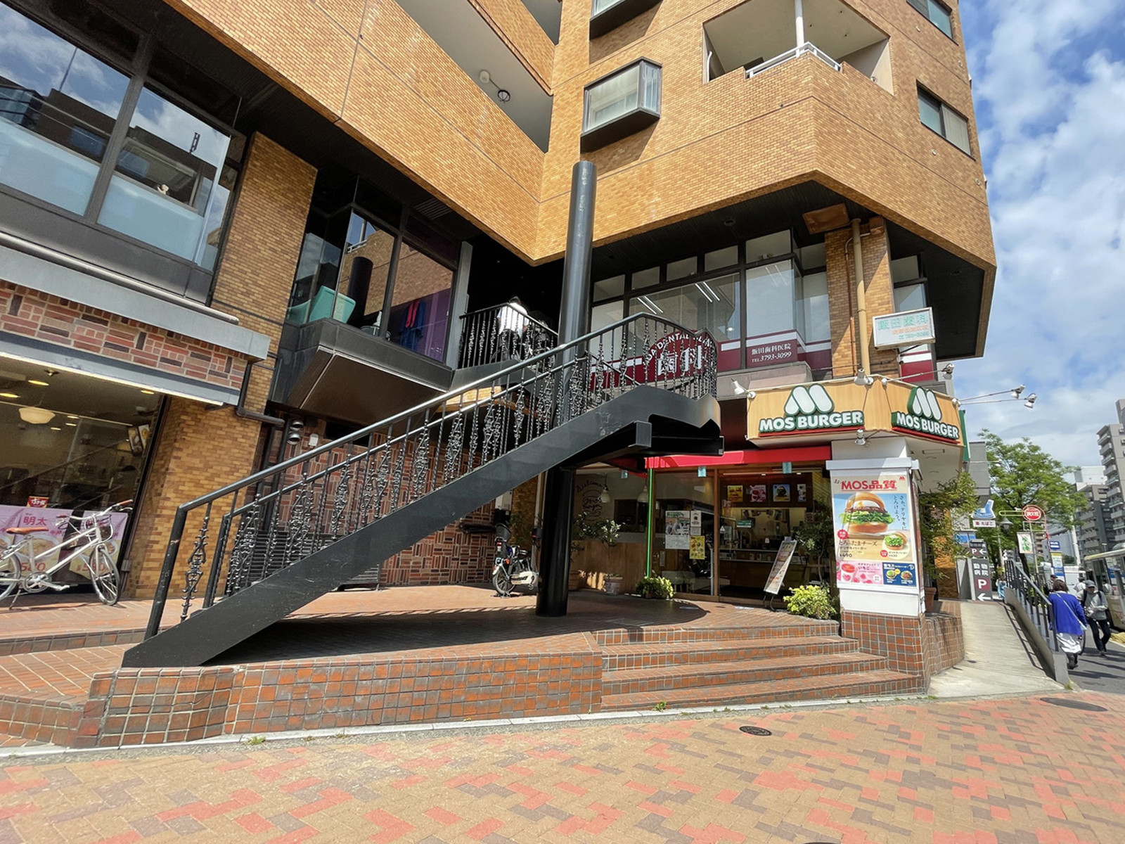 1階のモスバーガー 目黒大鳥神社前店