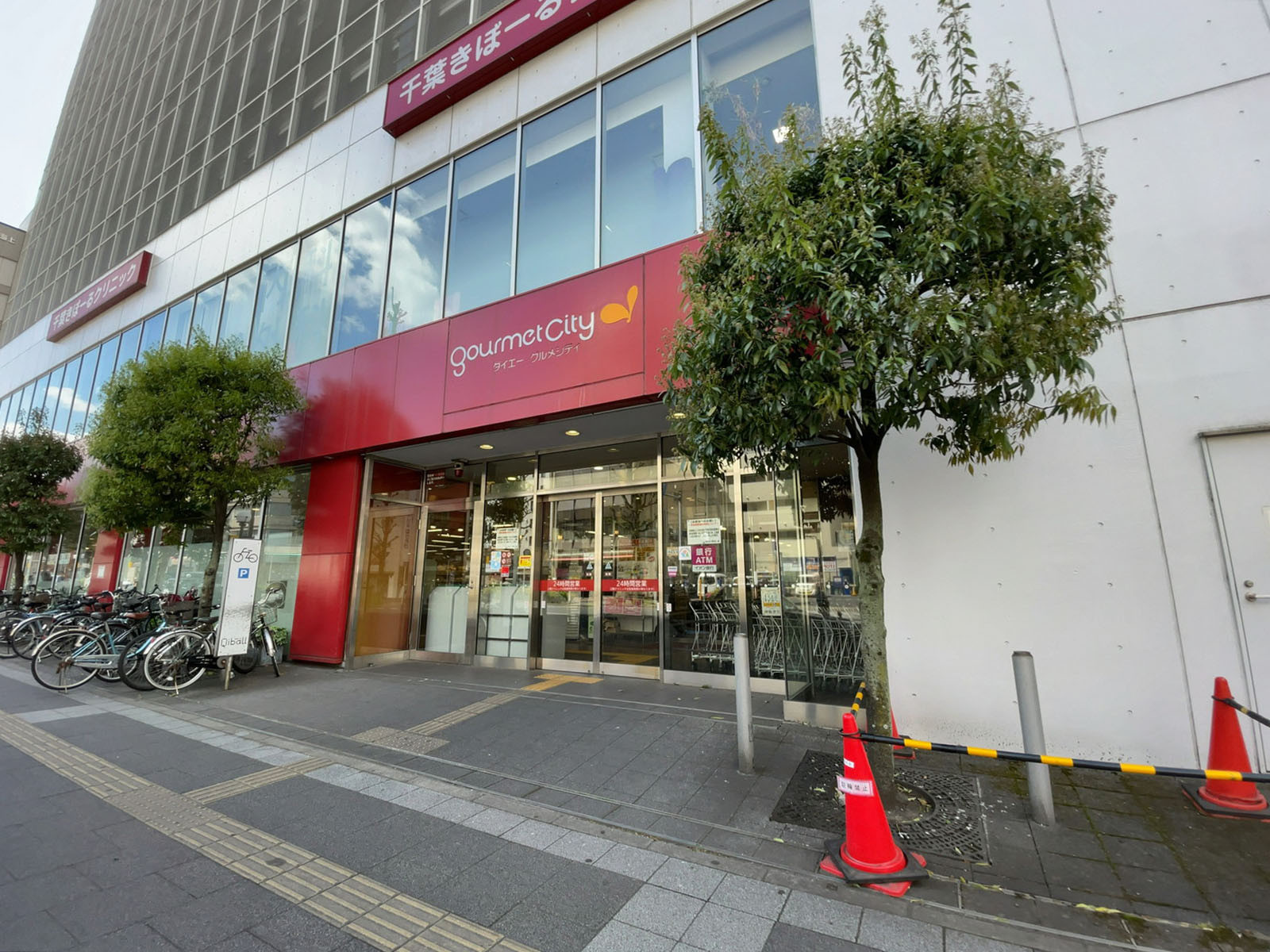 1階のスーパー出入り口