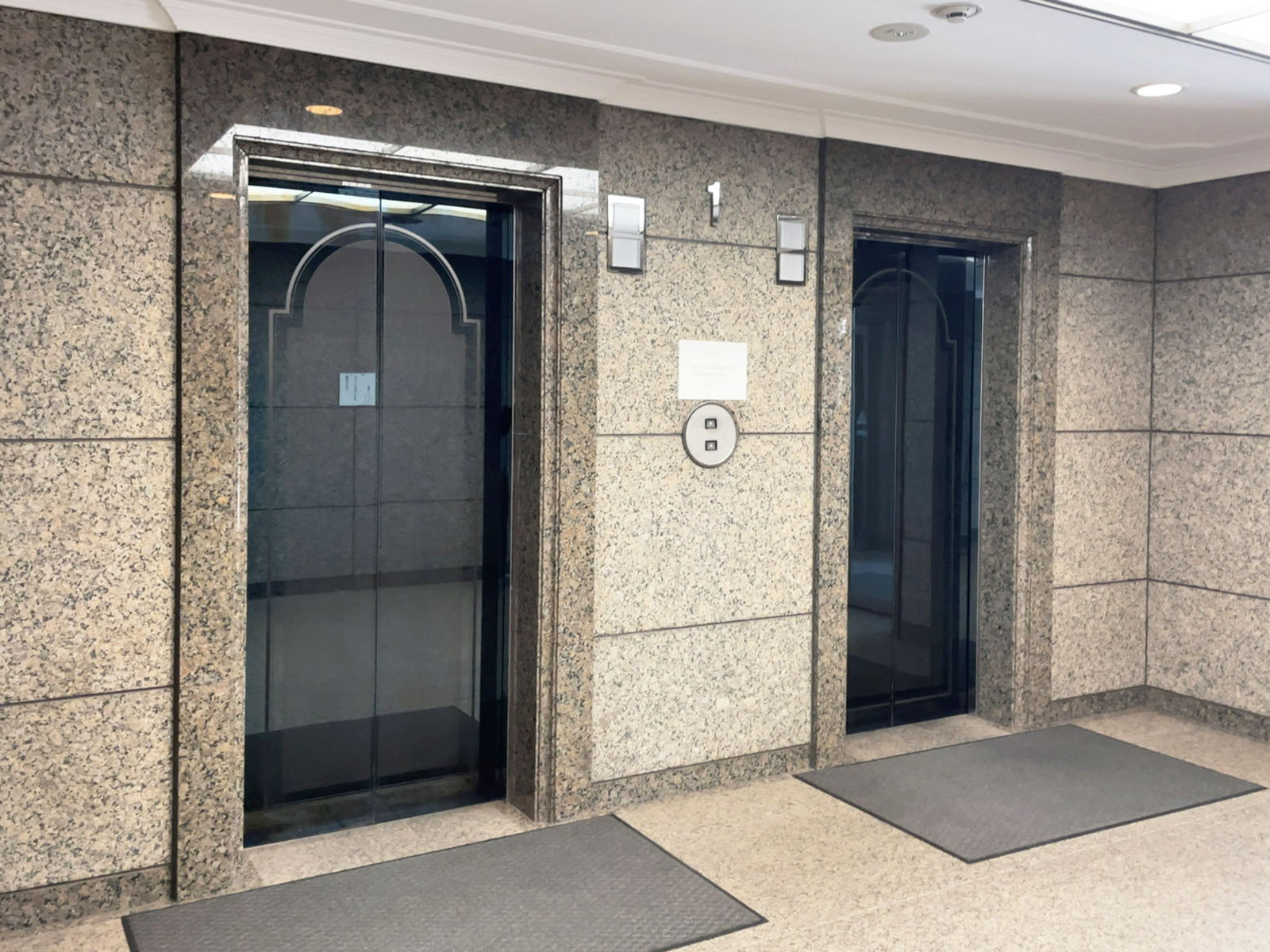 エレベーター(2基)