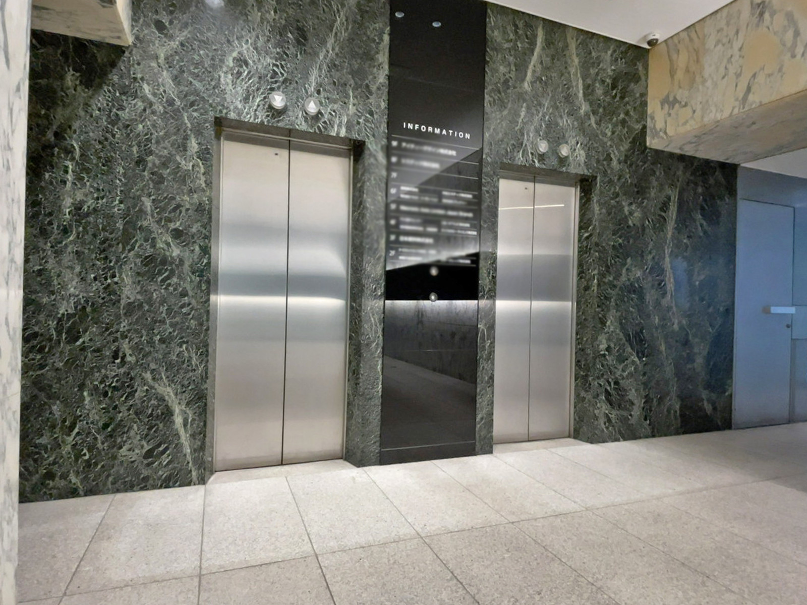 エレベーター(3基)