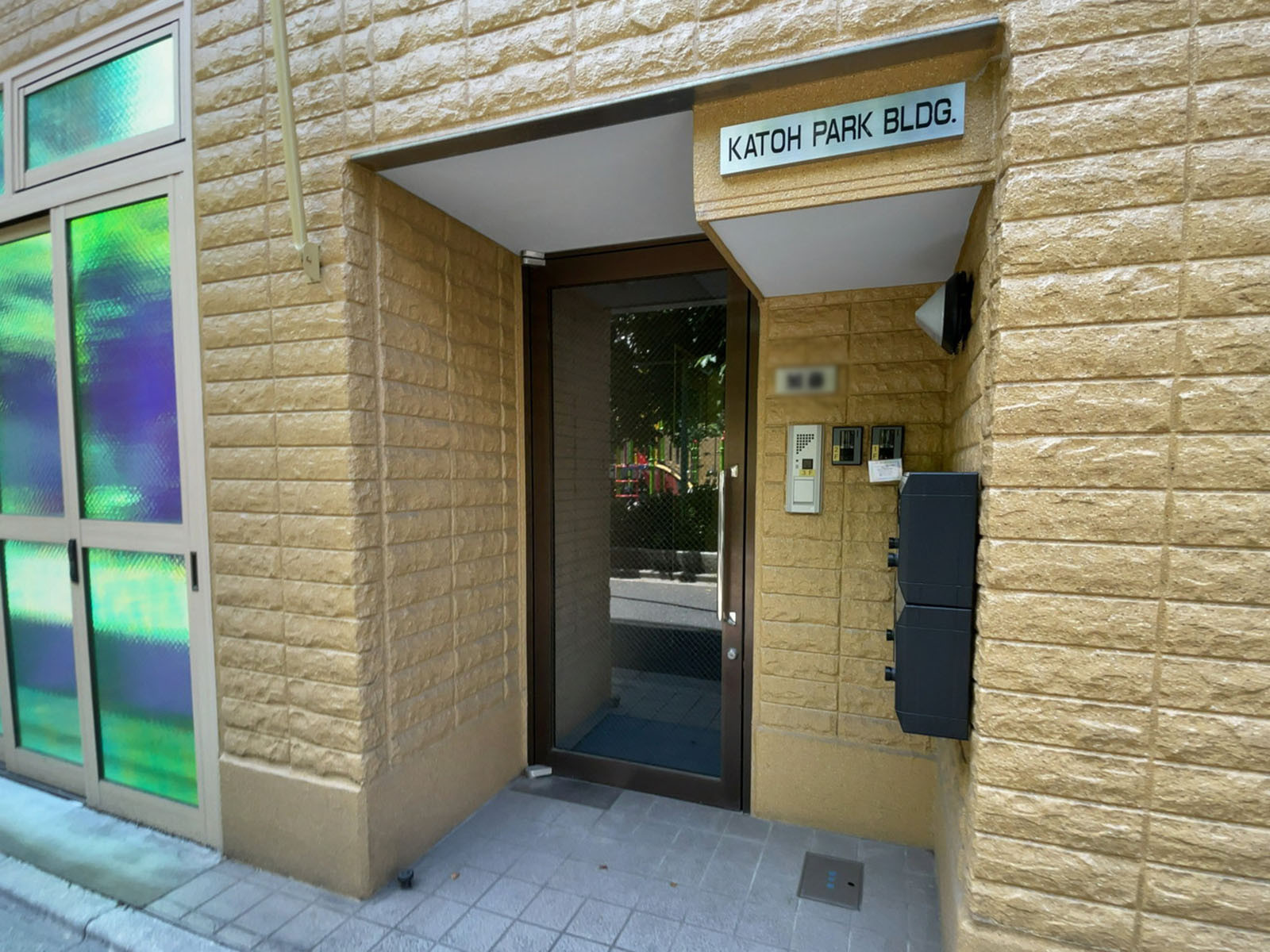 オフィスビル出入口