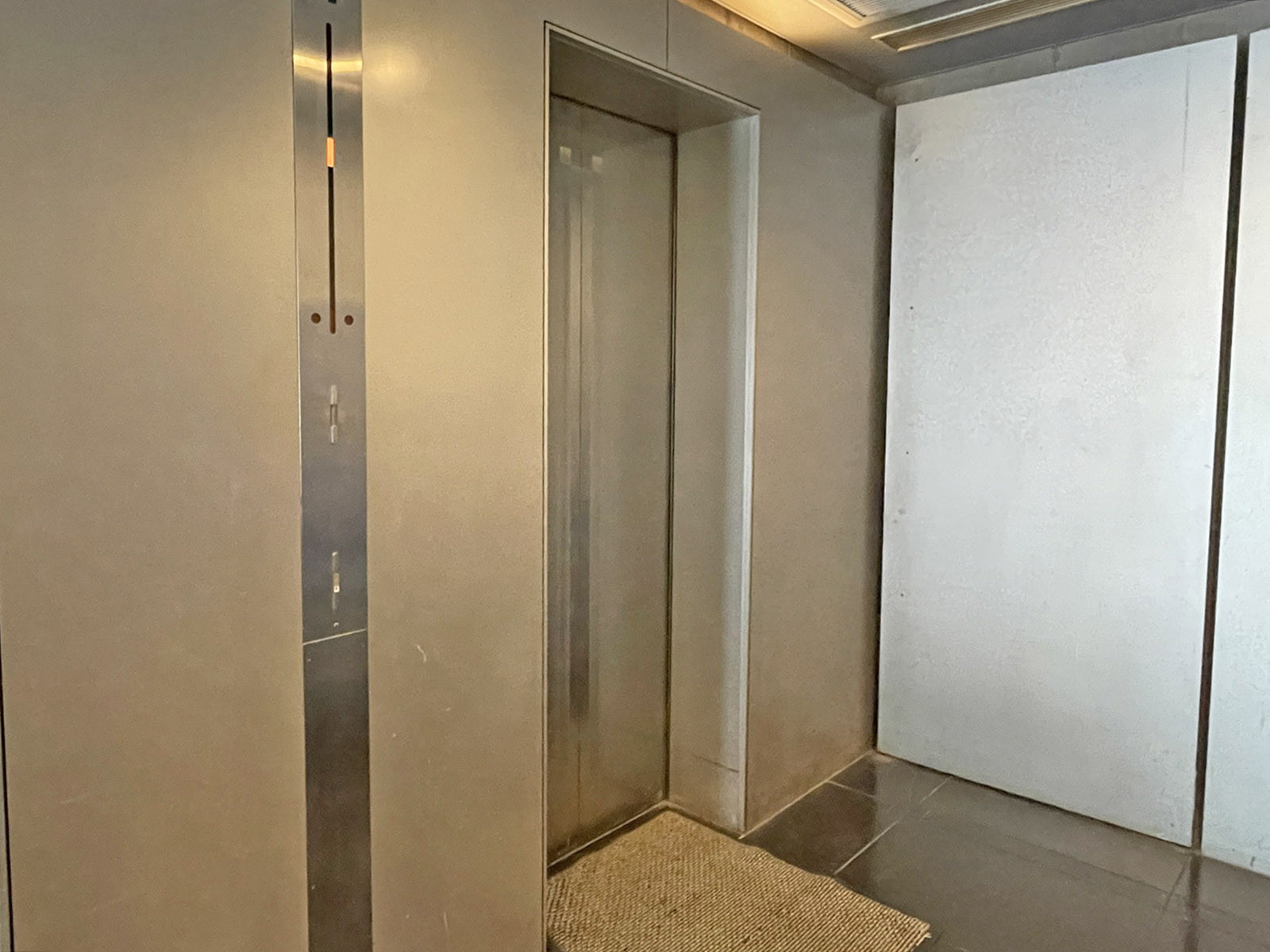 エレベーター(1基)