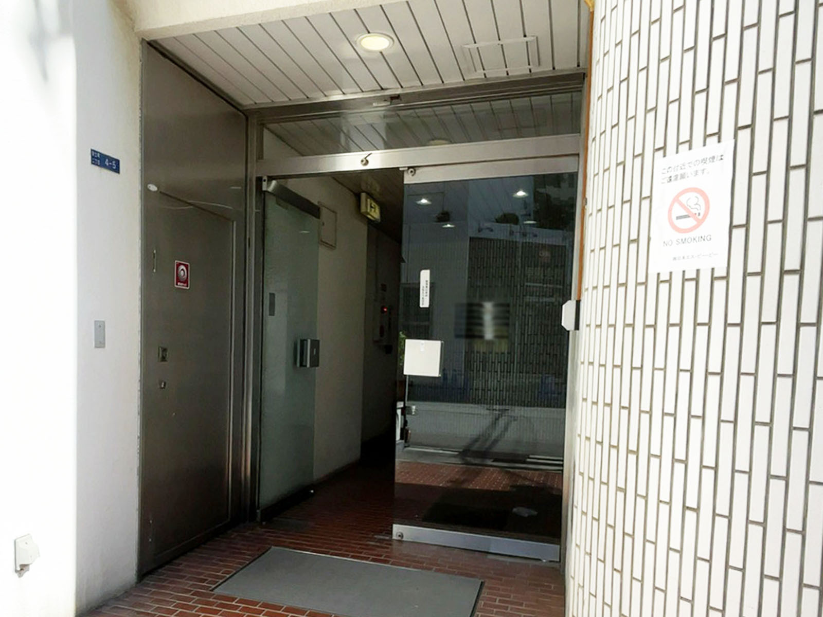 オフィスビル出入口