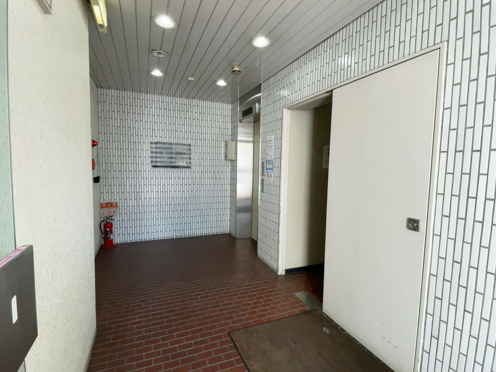 エントランスホール