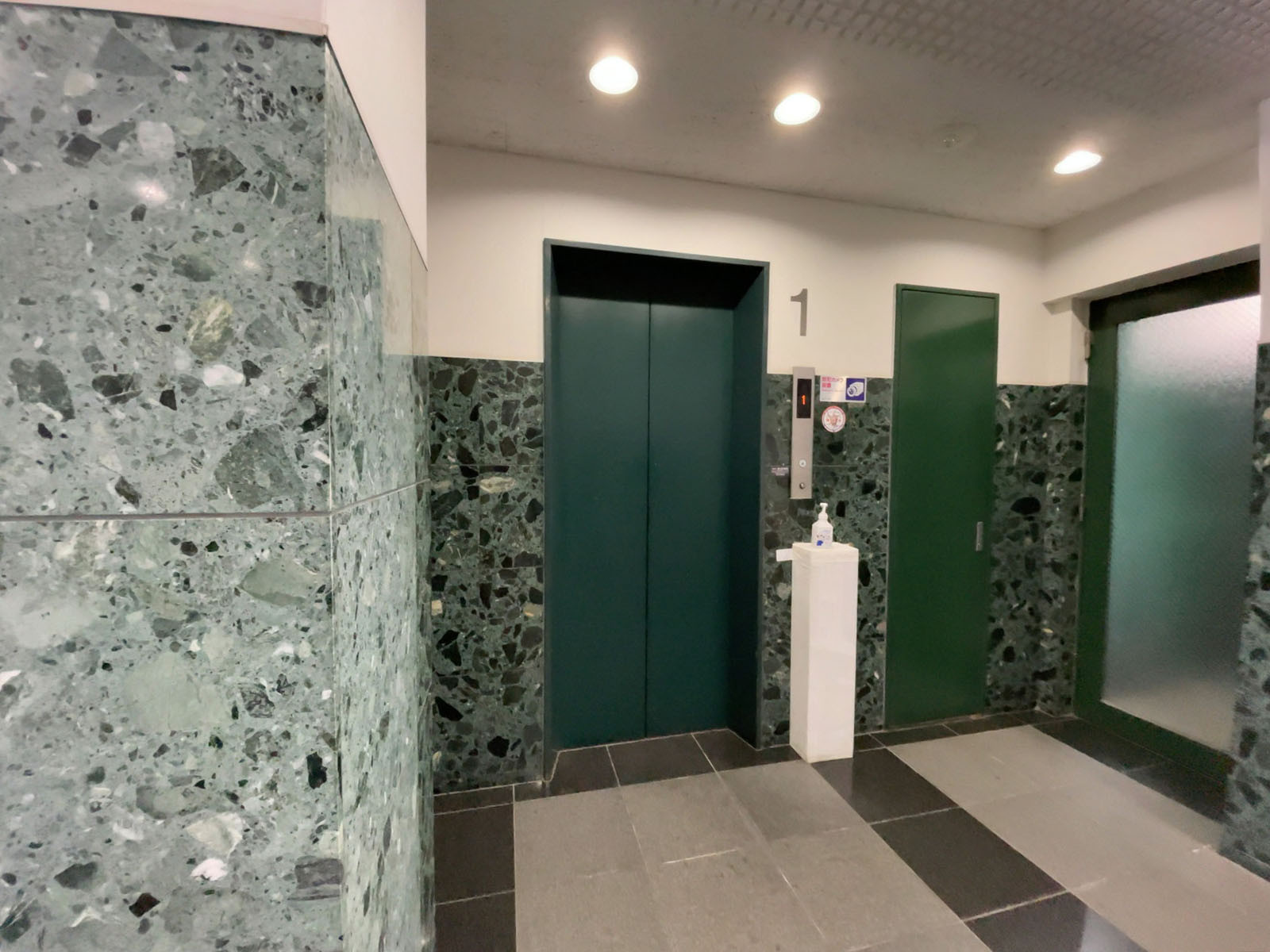 エレベーター(1基)