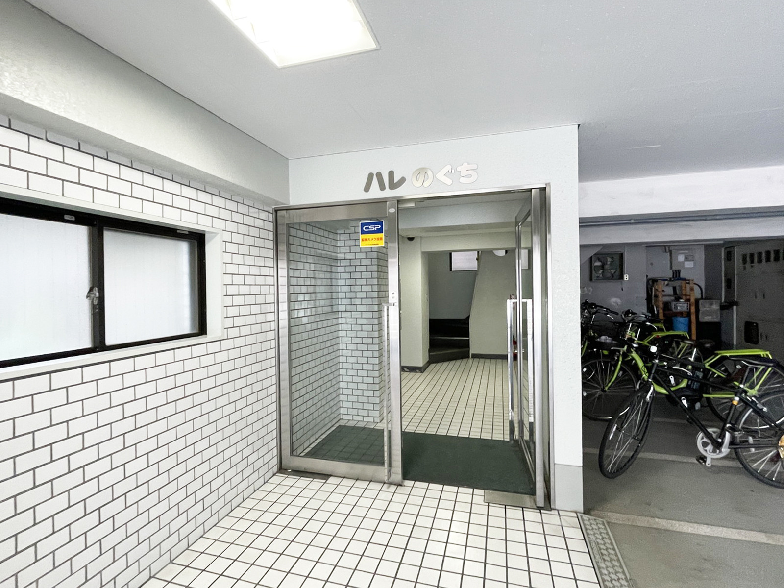 オフィスビル出入口