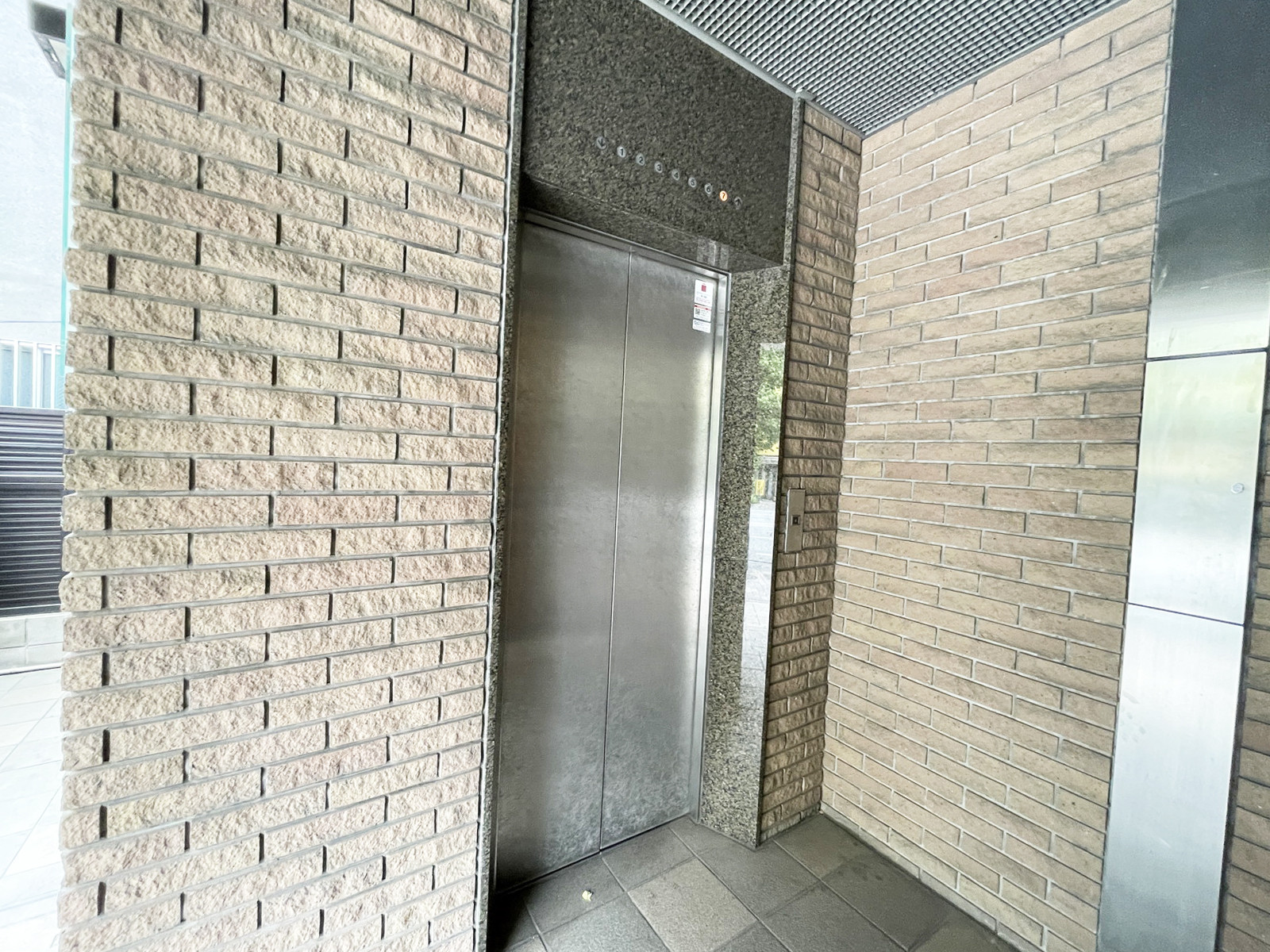 エレベーター（1基）