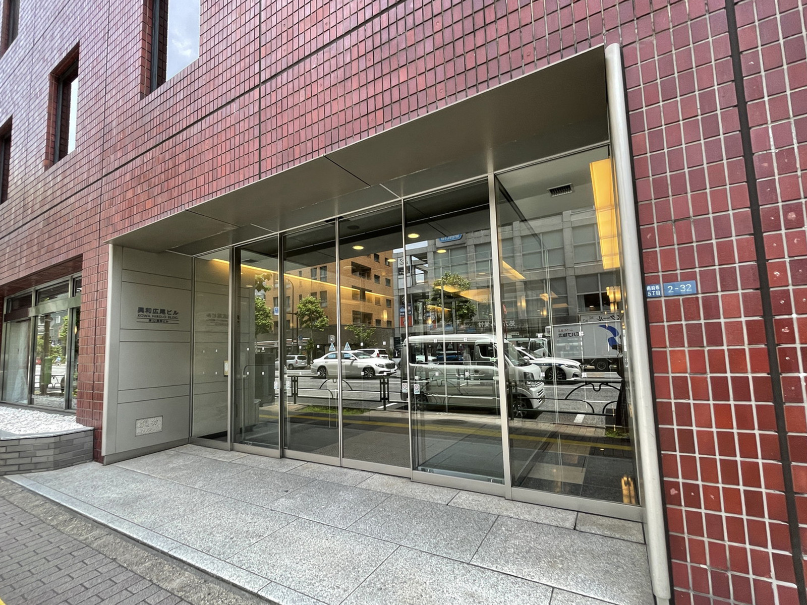 オフィスビル出入口