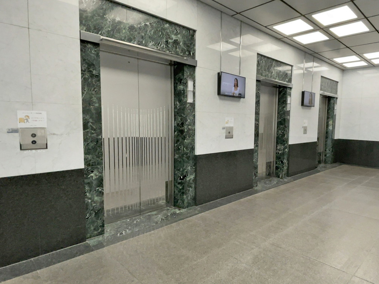 エレベーター(3基)
