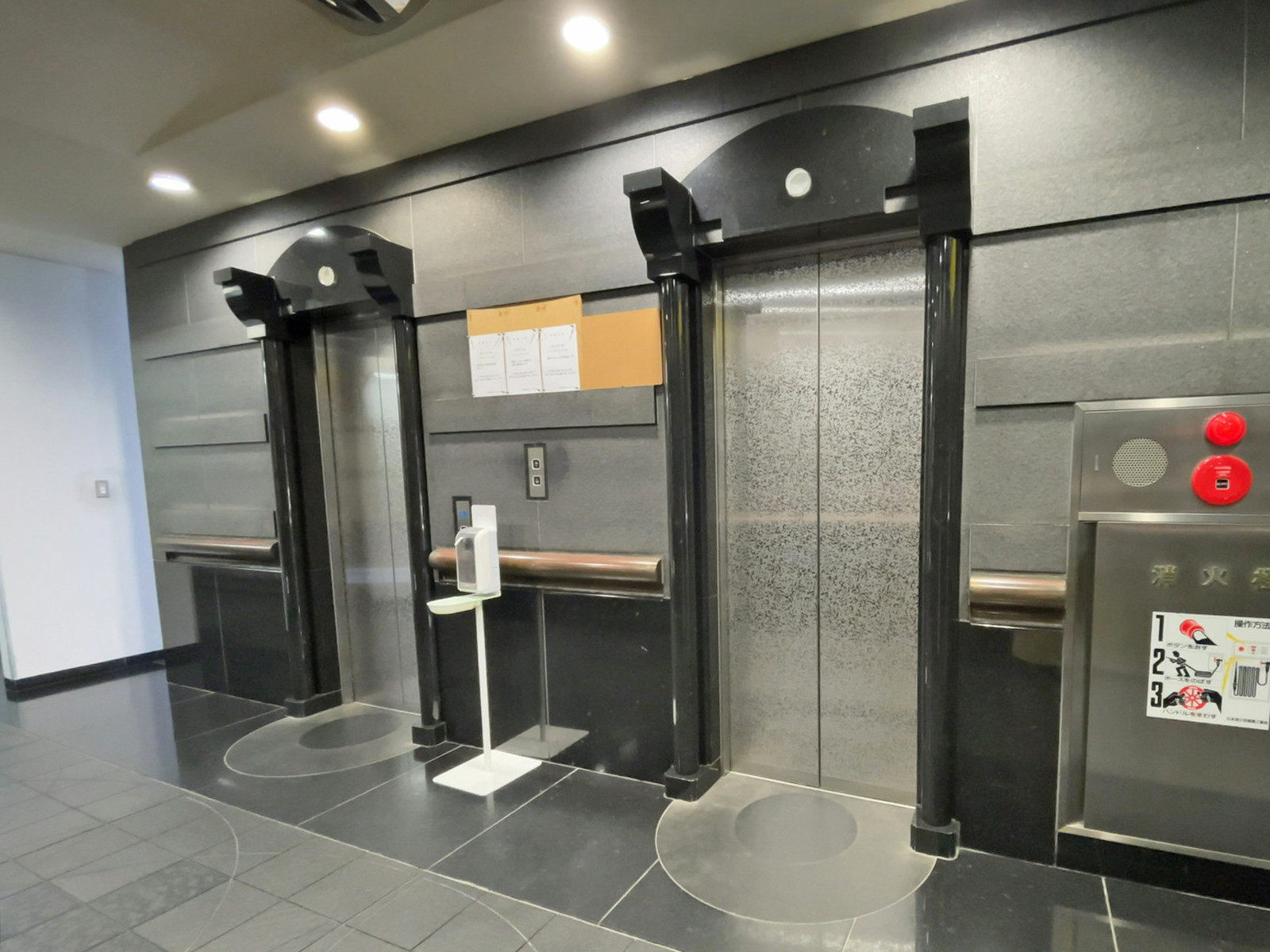 エレベーター(2基)