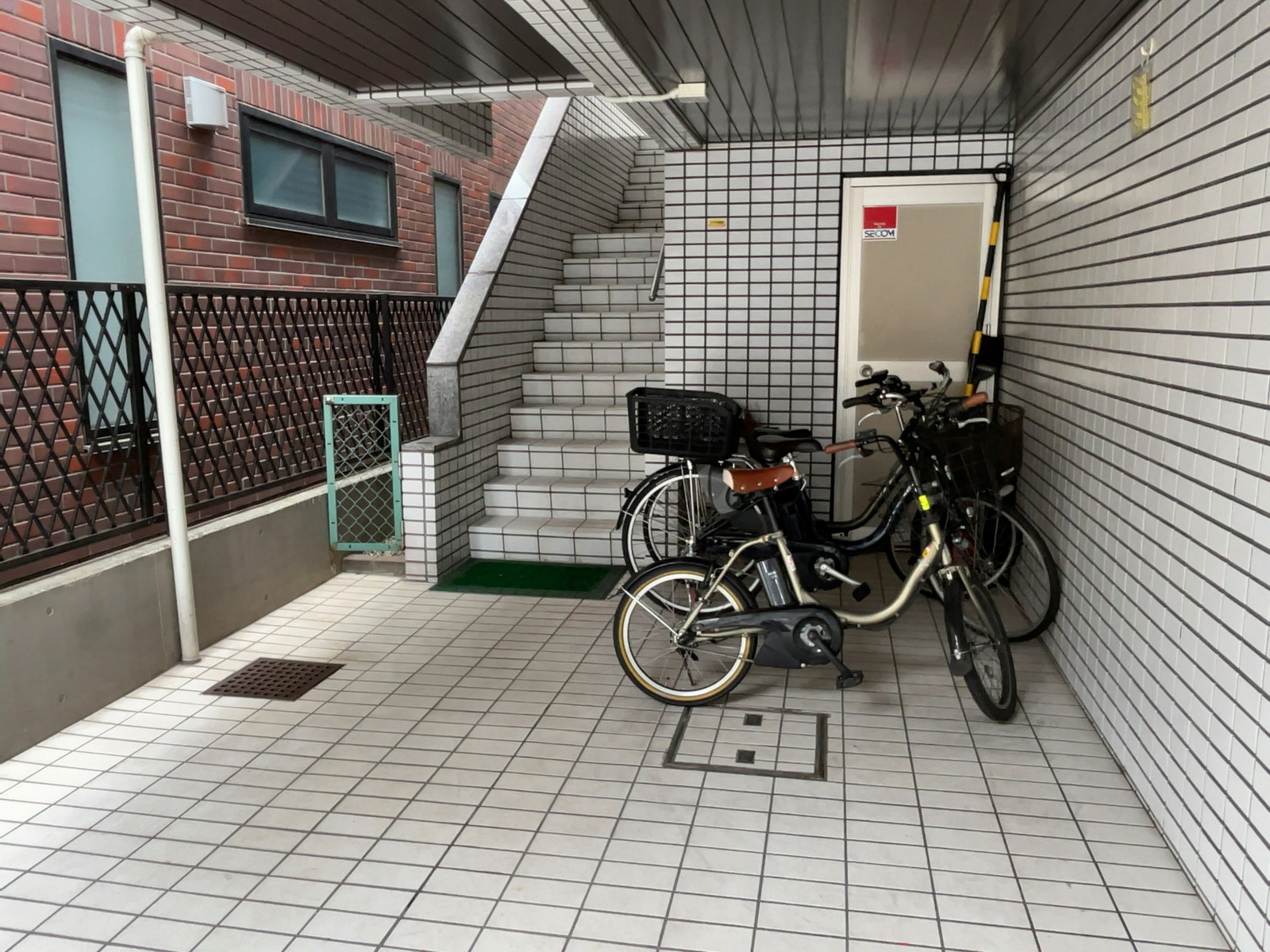 オフィス出入口