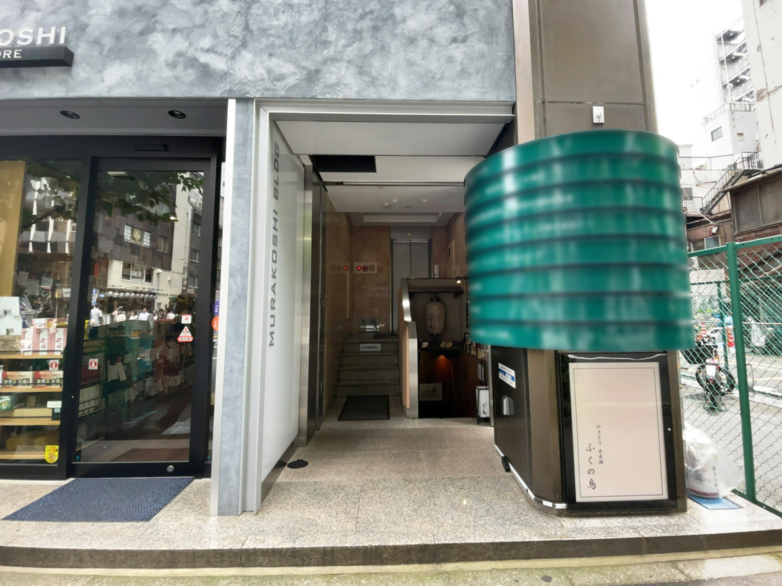 オフィスビル出入口