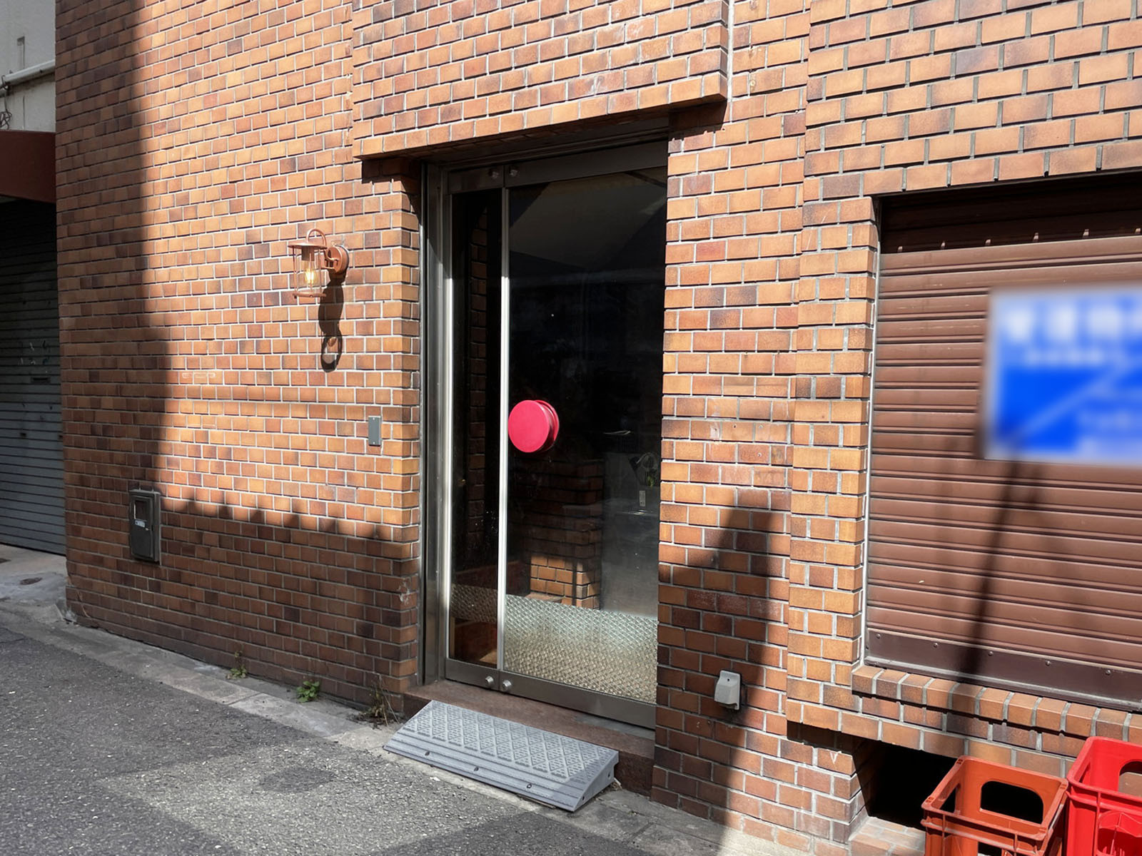 オフィスビル出入口