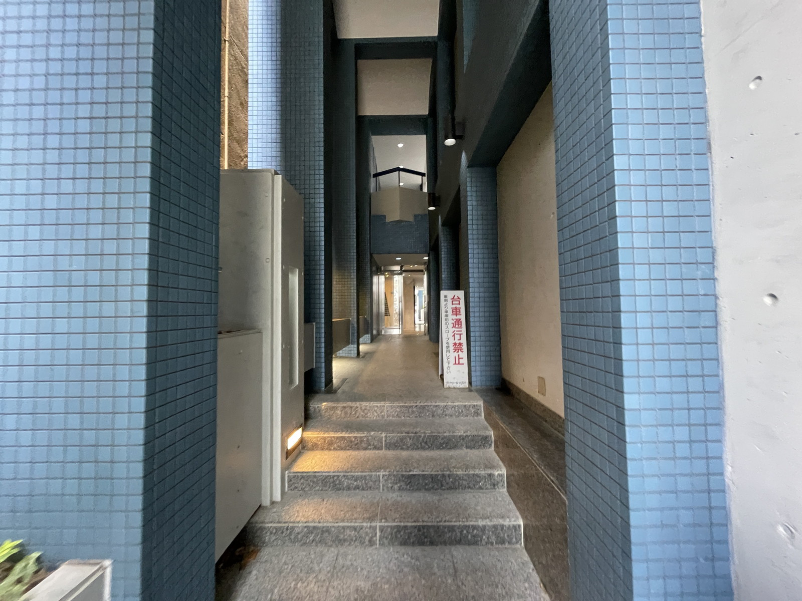 エントランスアプローチ
