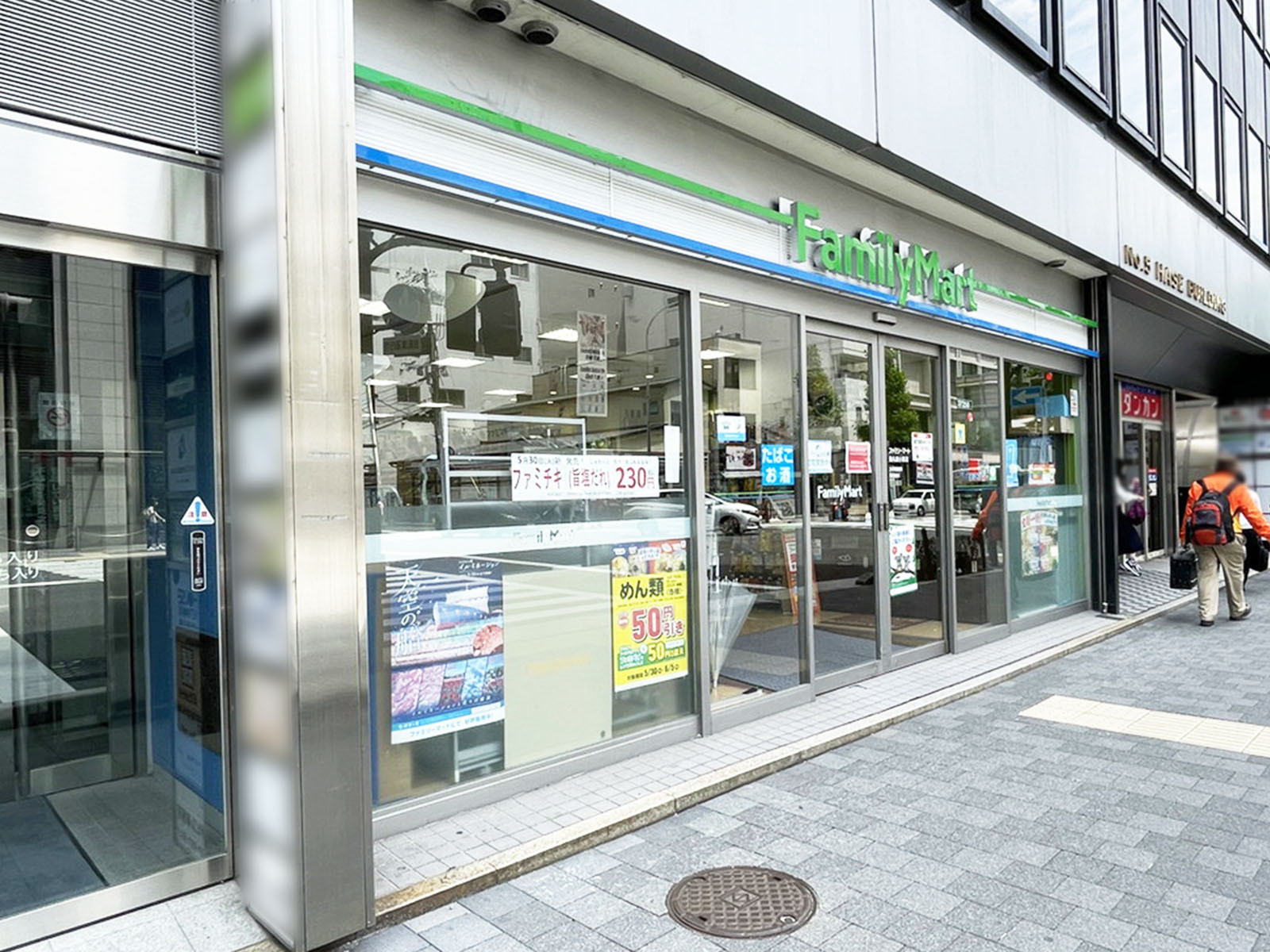 1階のファミリーマート 烏丸綾小路店