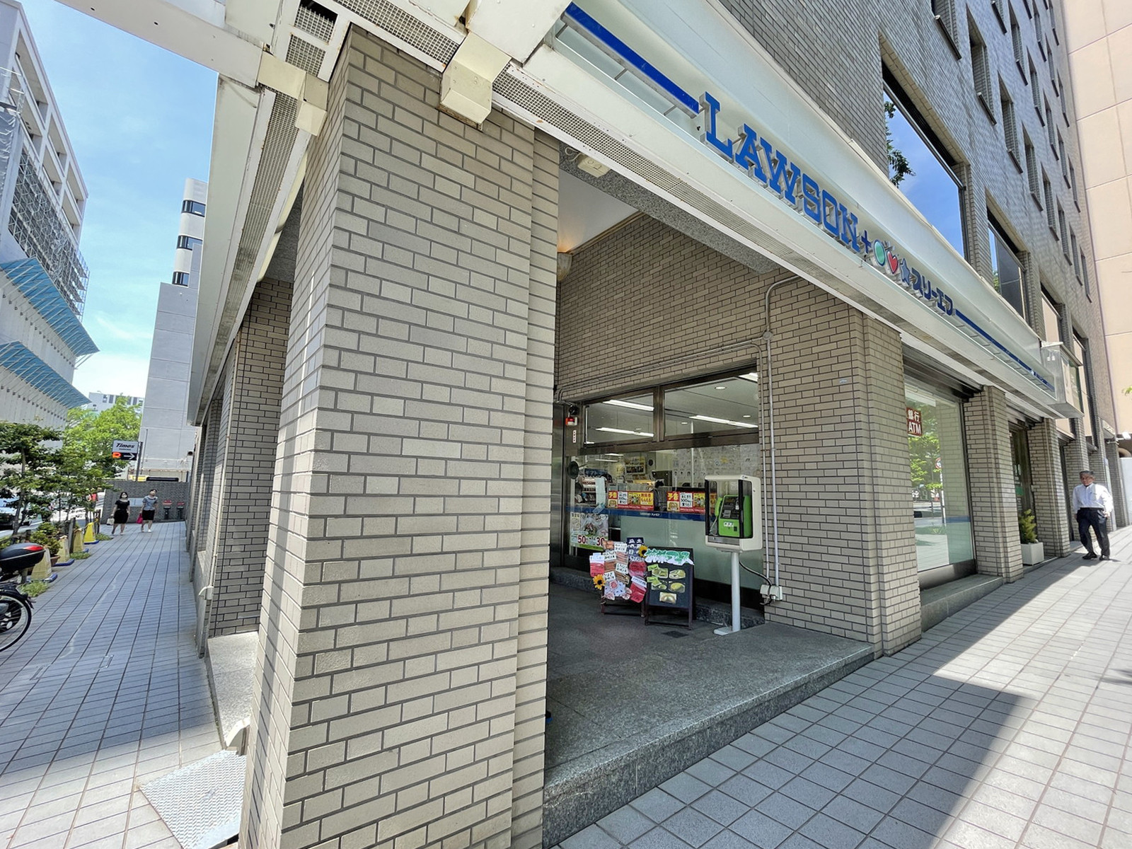 1階のローソン・スリーエフ日本大通店