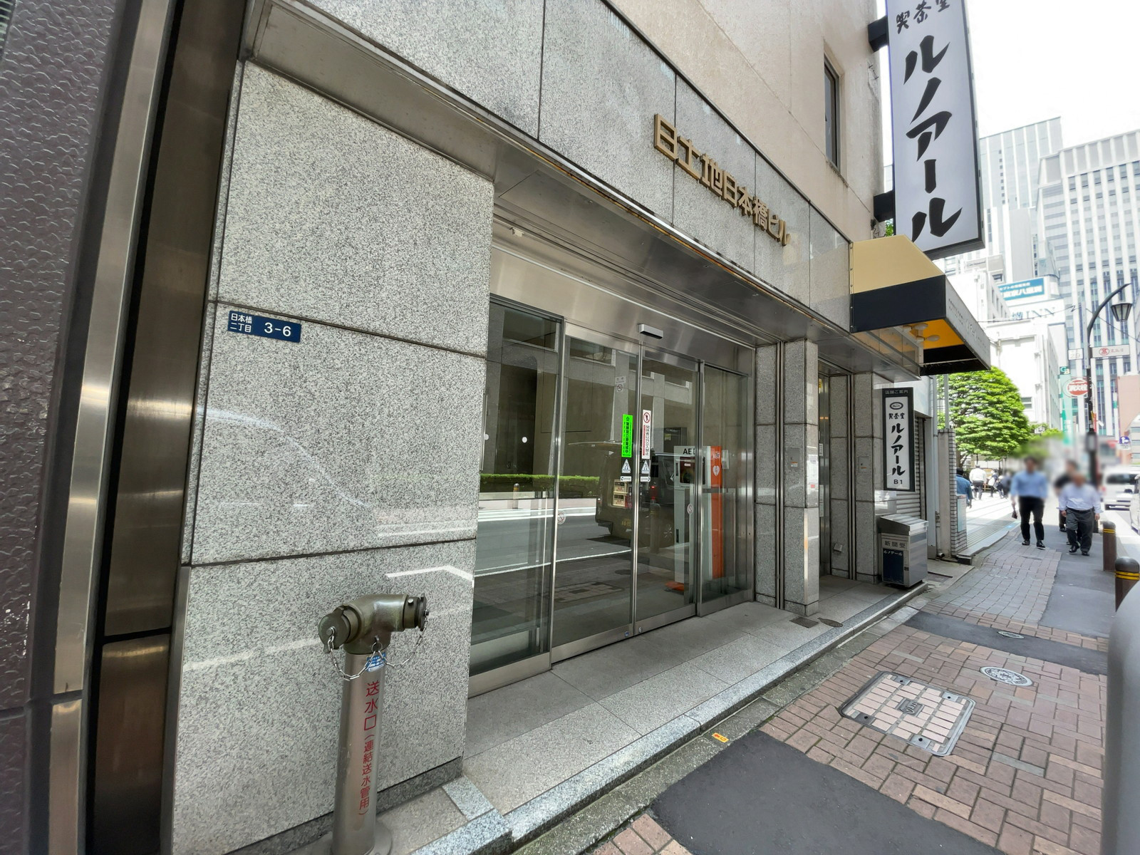 オフィスビル出入口