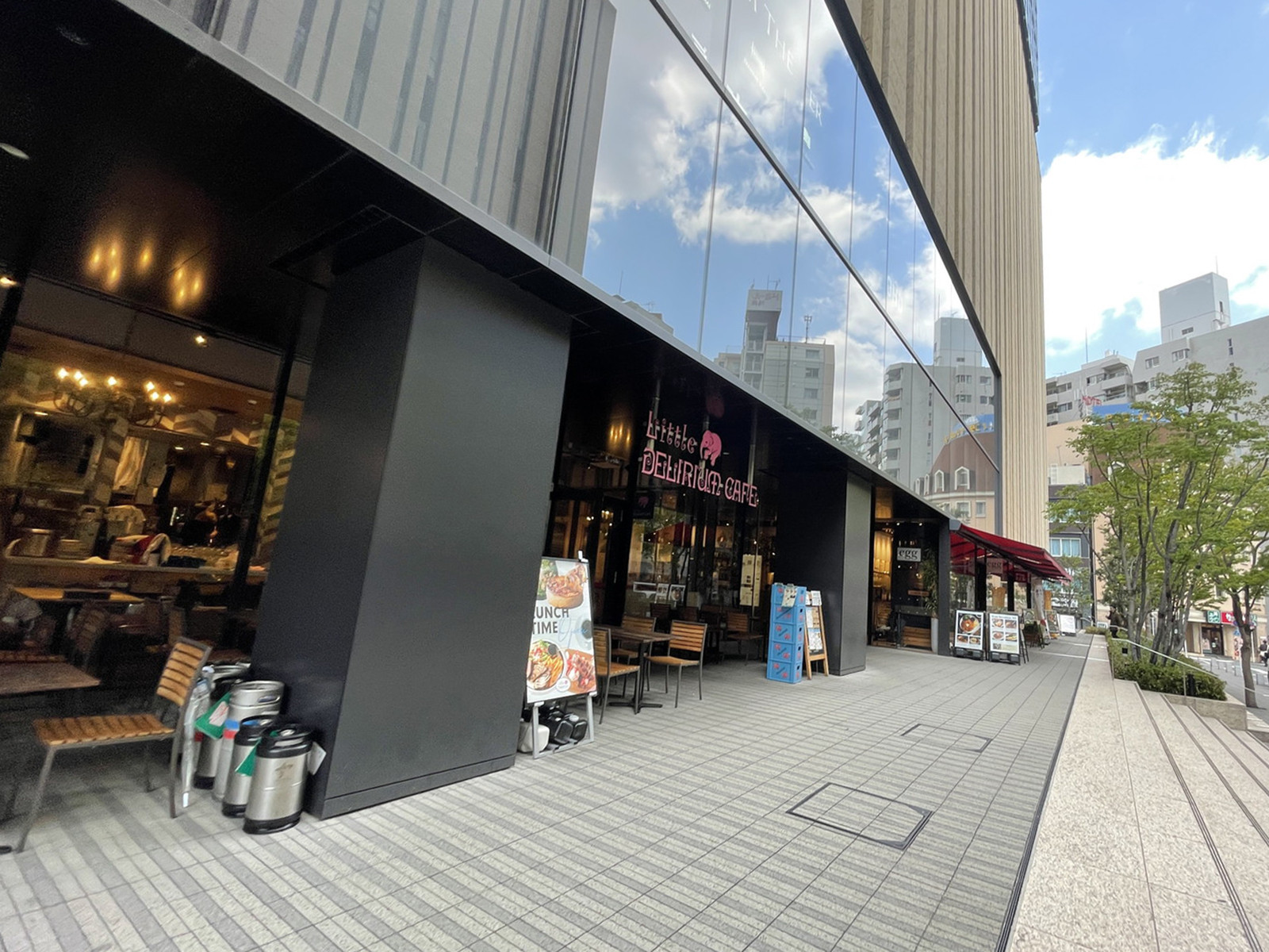 1階飲食店の様子