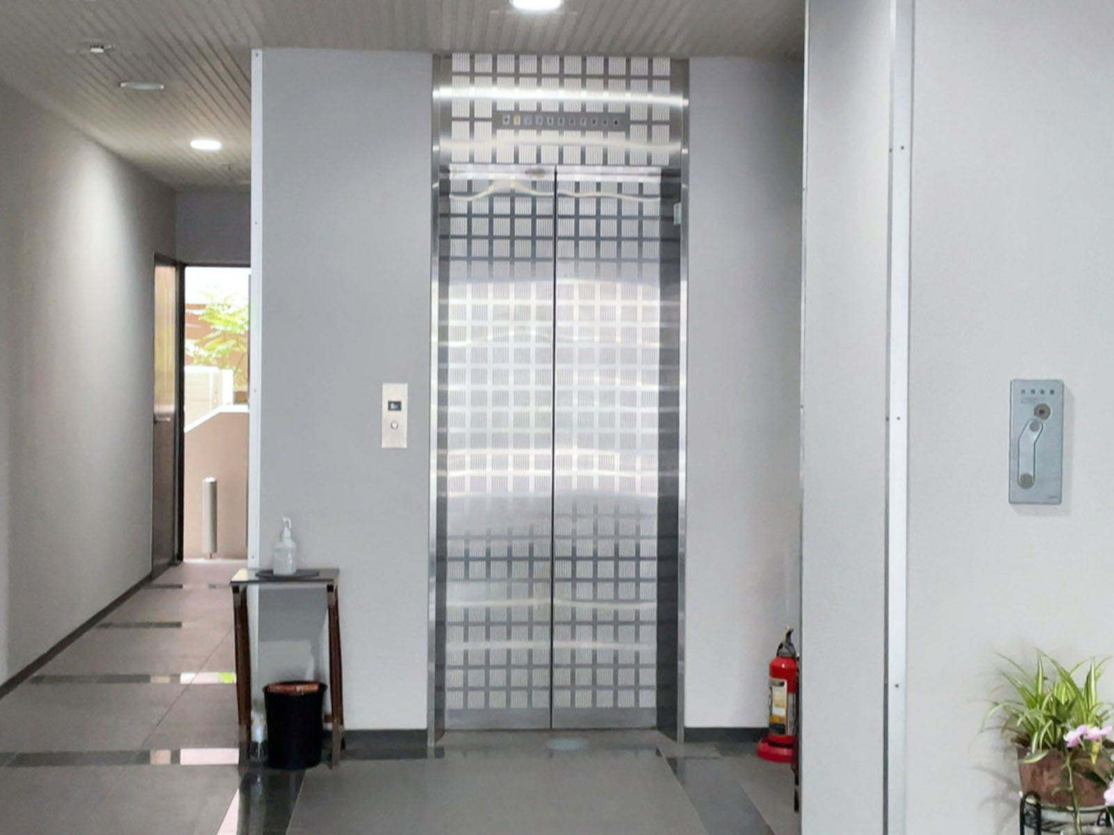 エレベーター(1基)