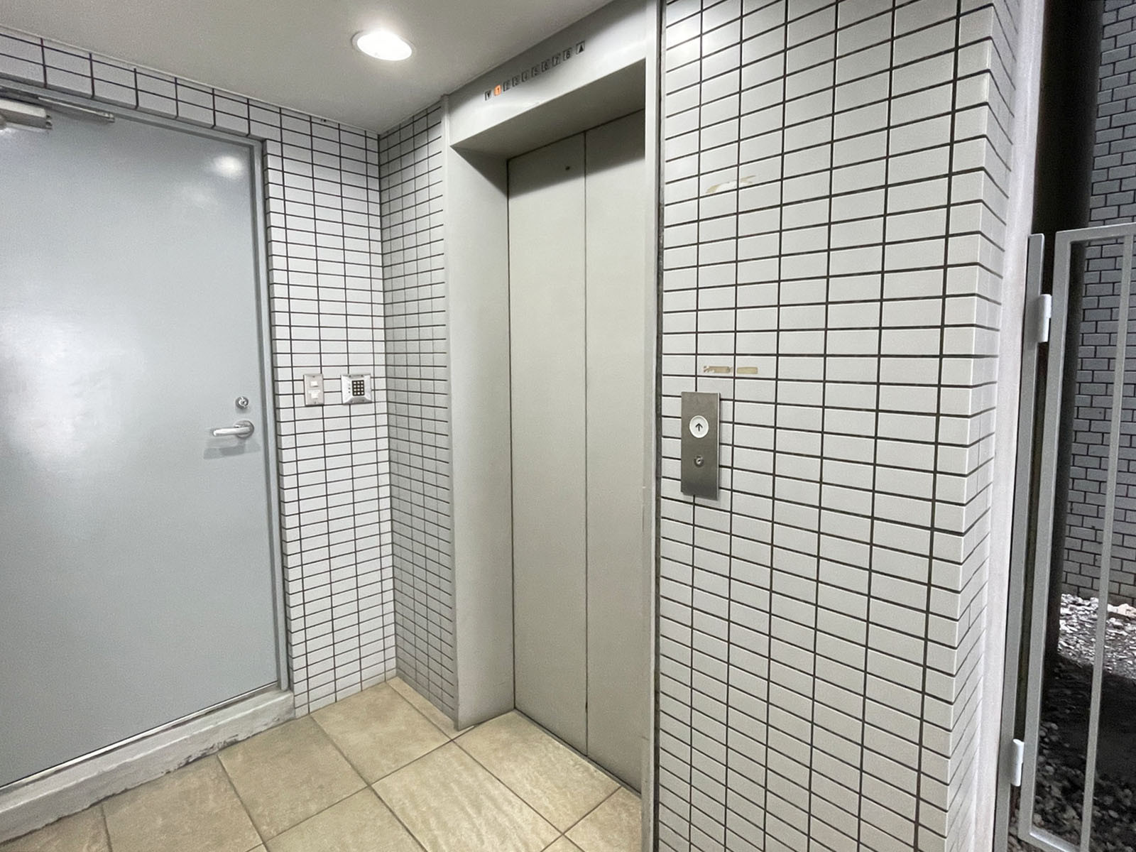 エレベーター(1基)