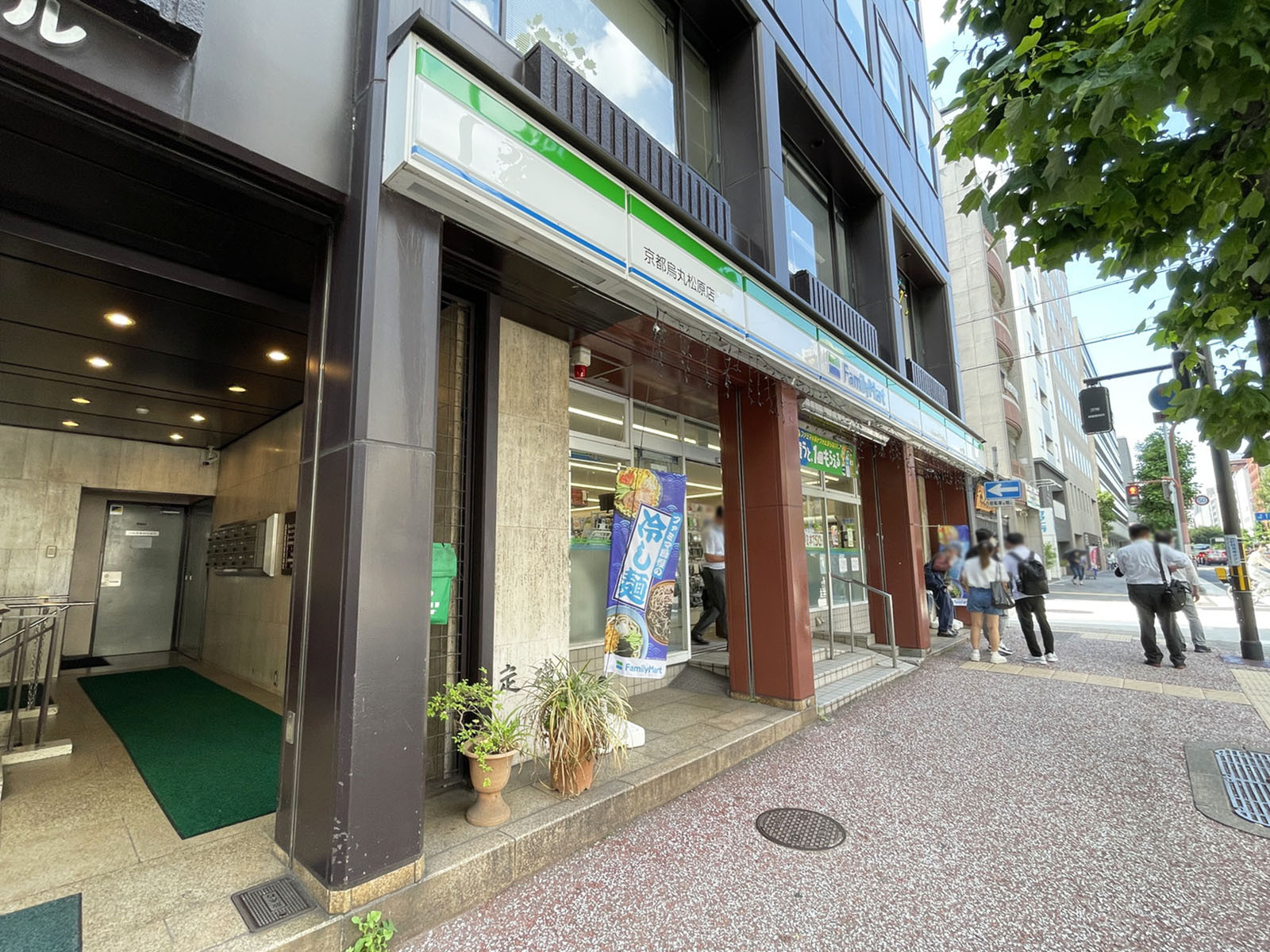 1階のファミリーマート 京都烏丸松原店