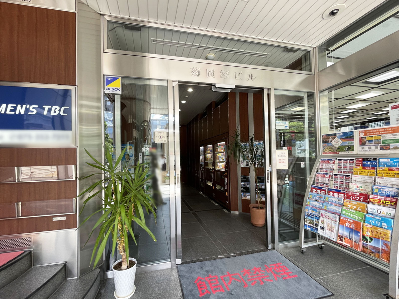 オフィスビル出入口