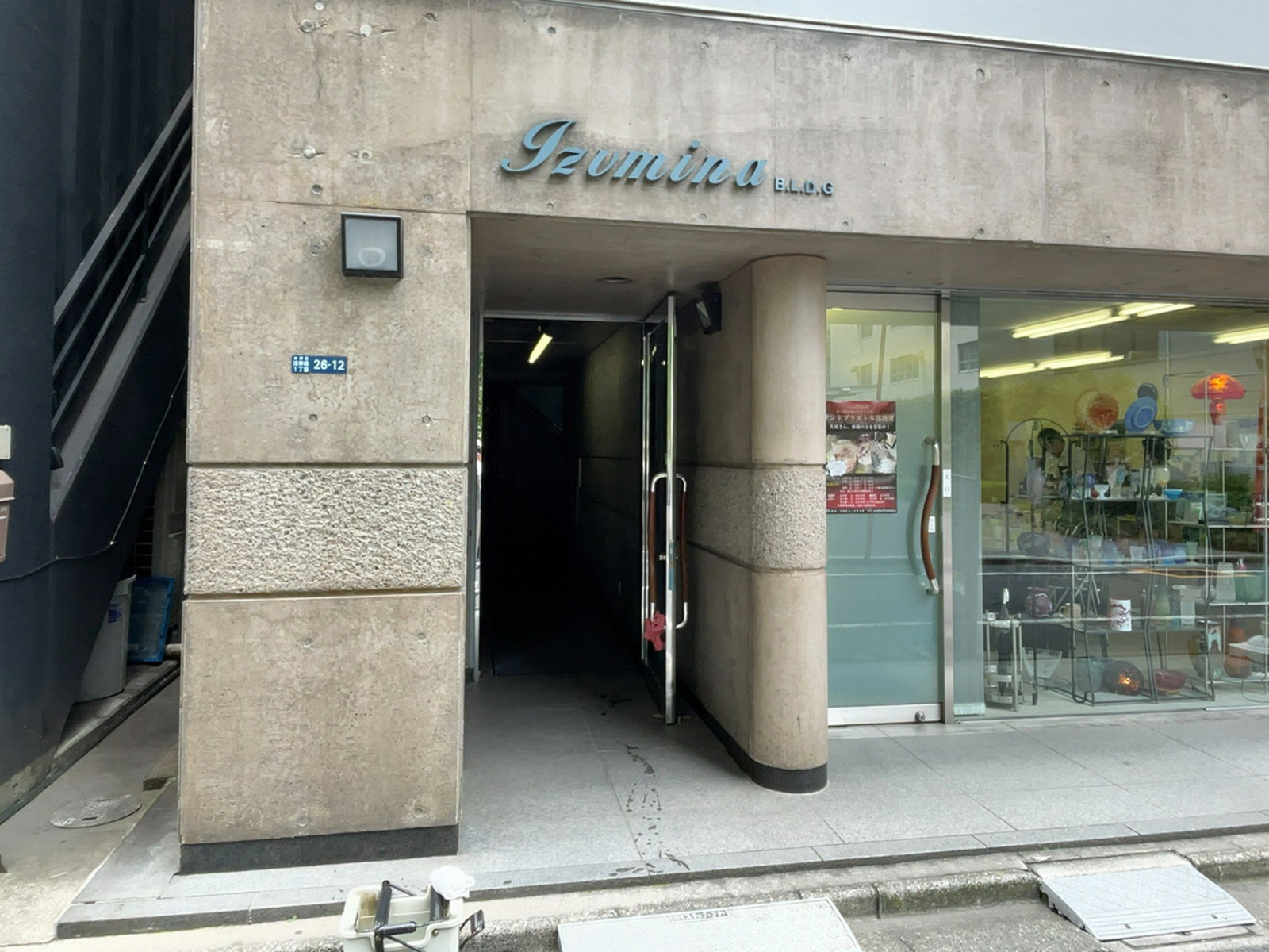 オフィスビル出入口