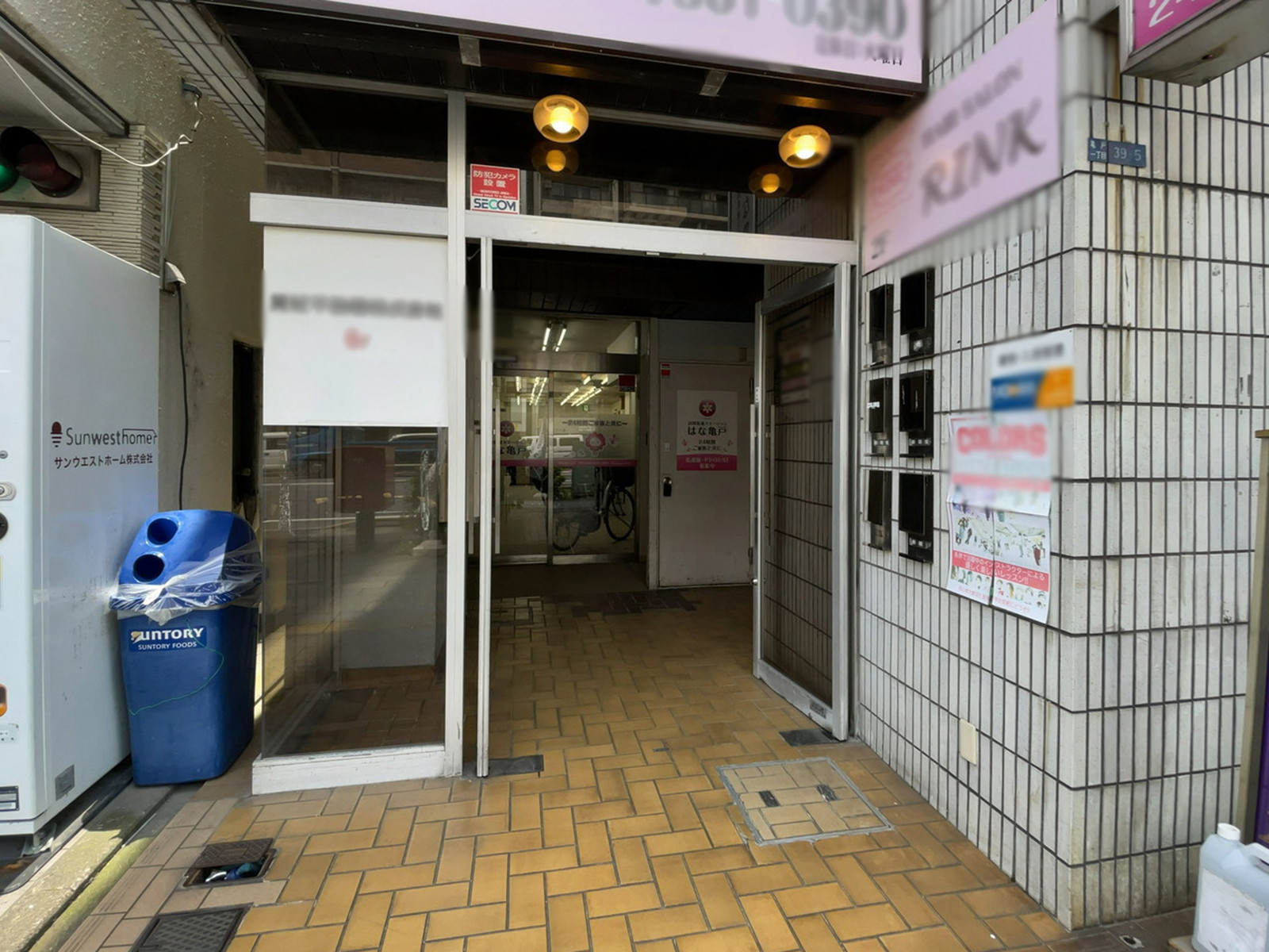 オフィスビル出入口