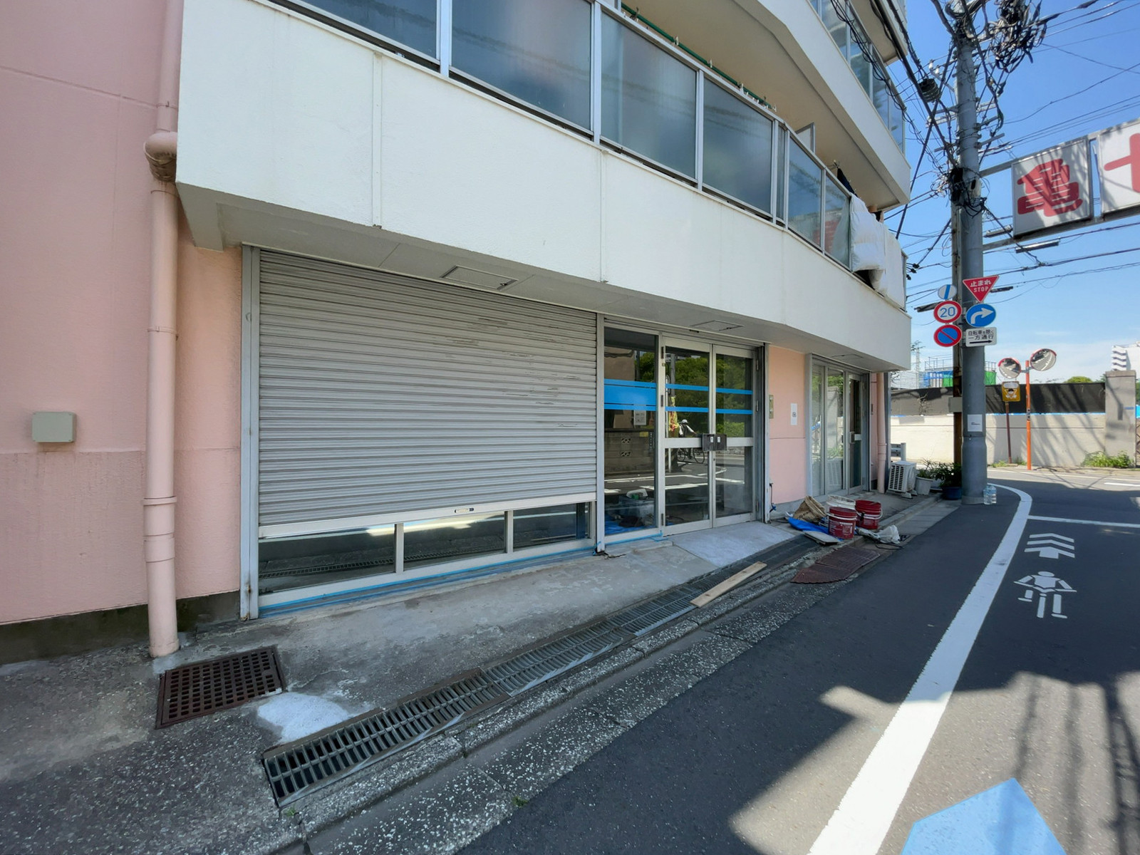 オフィス出入口