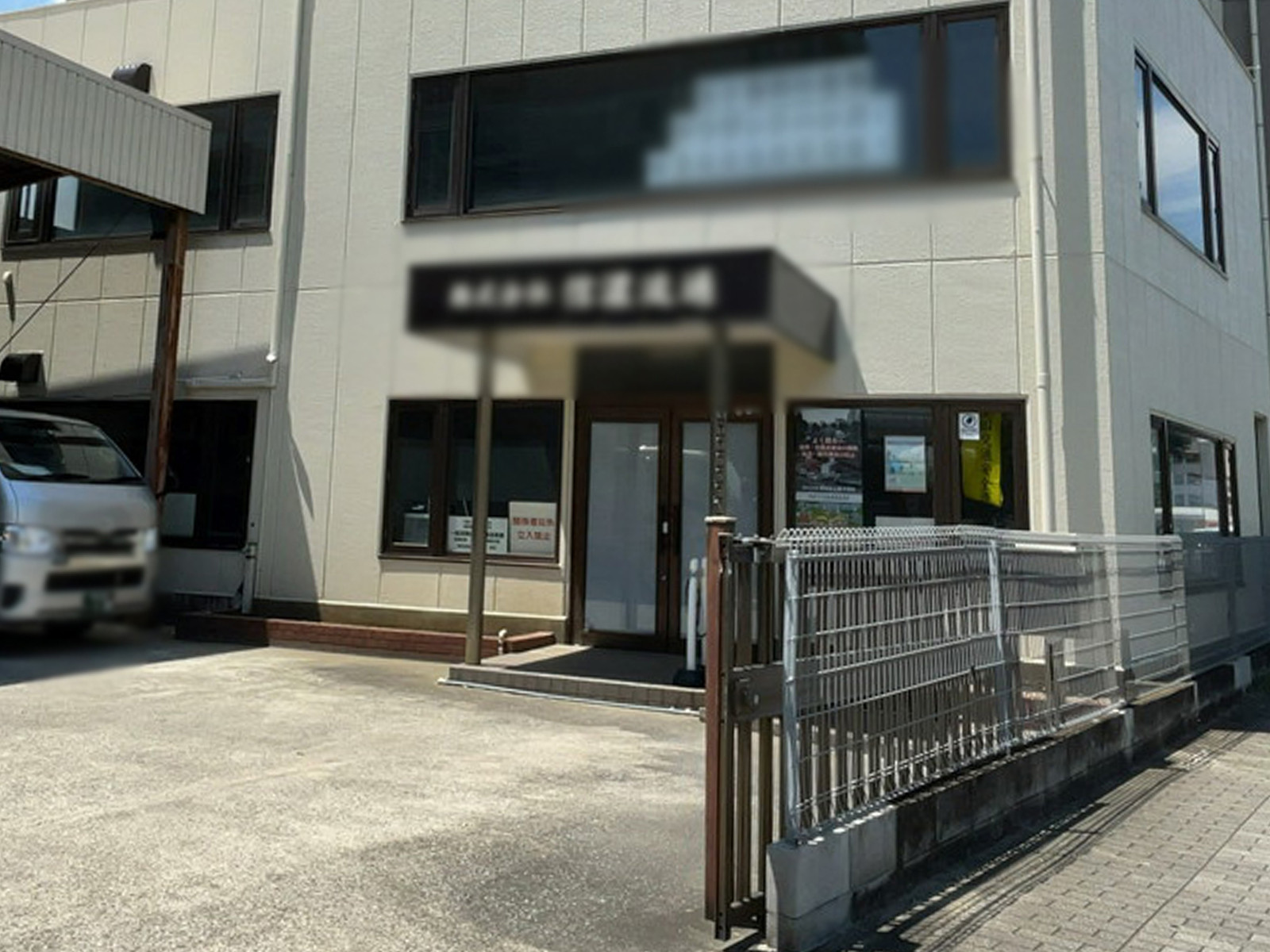 オフィスビル出入口