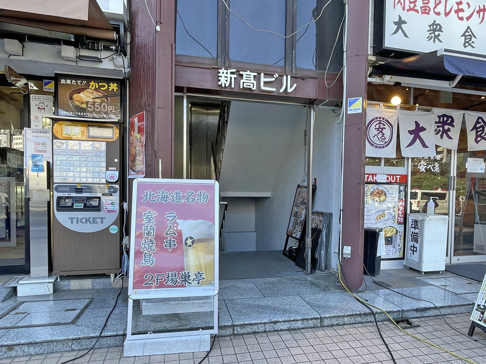 オフィスビル出入口