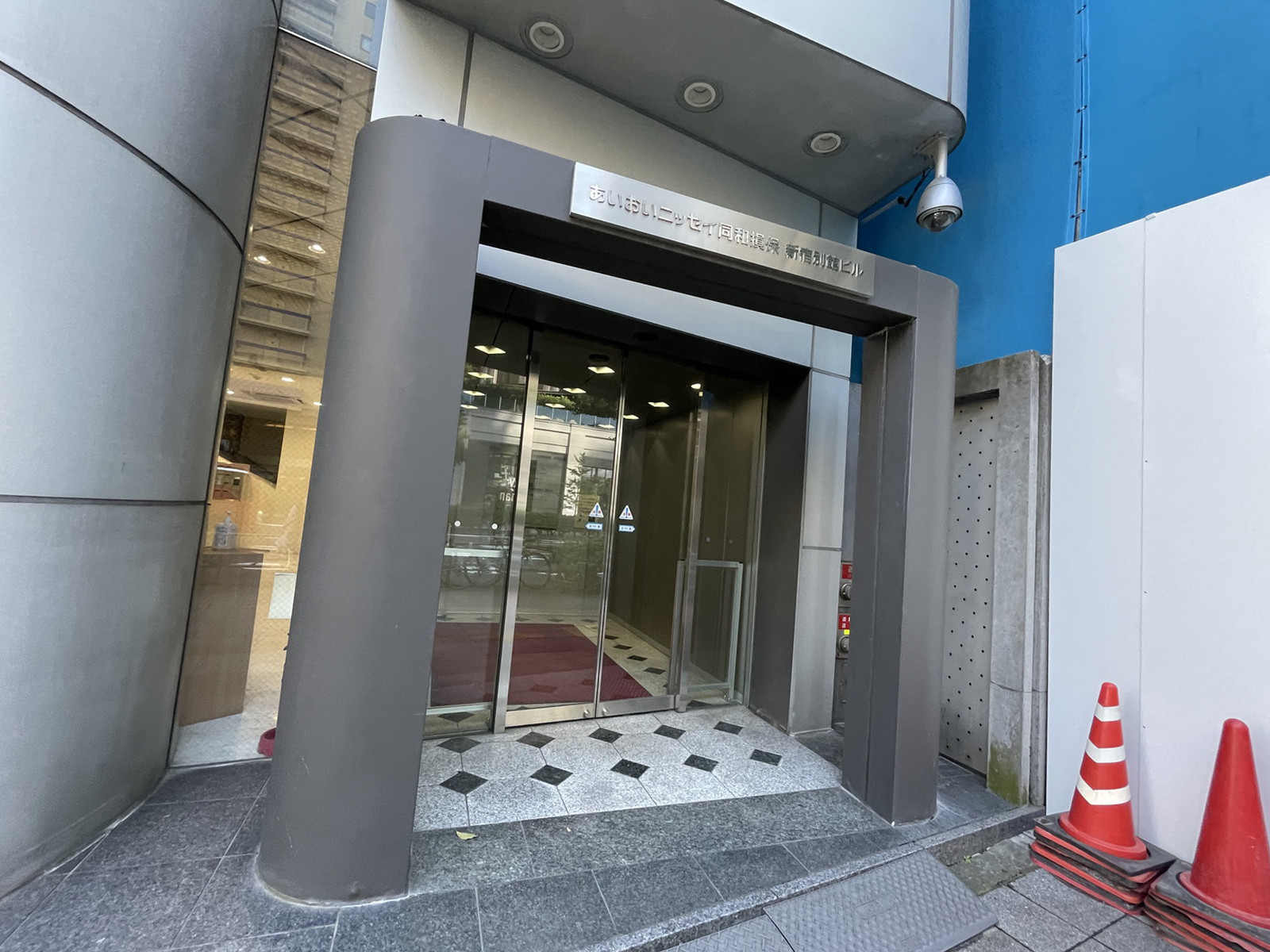 オフィスビル出入口