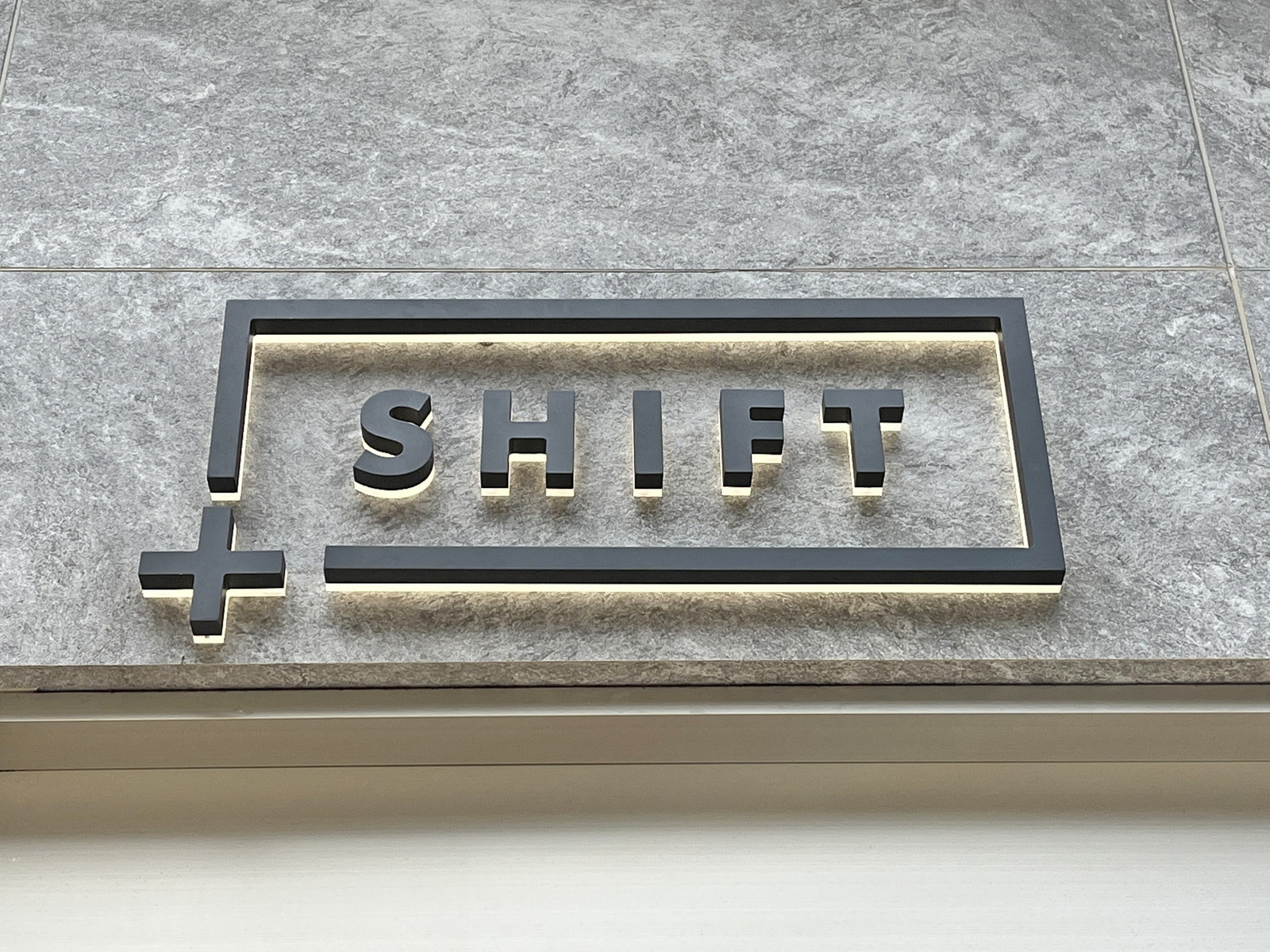 ネームプレート:+SHIFT KANDA