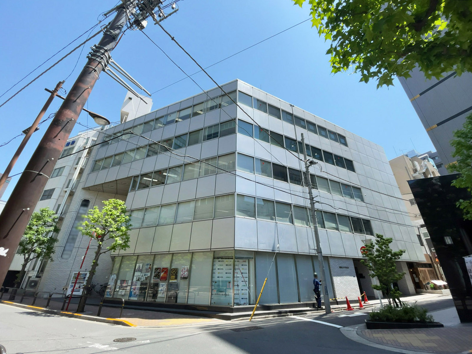 横長の外観