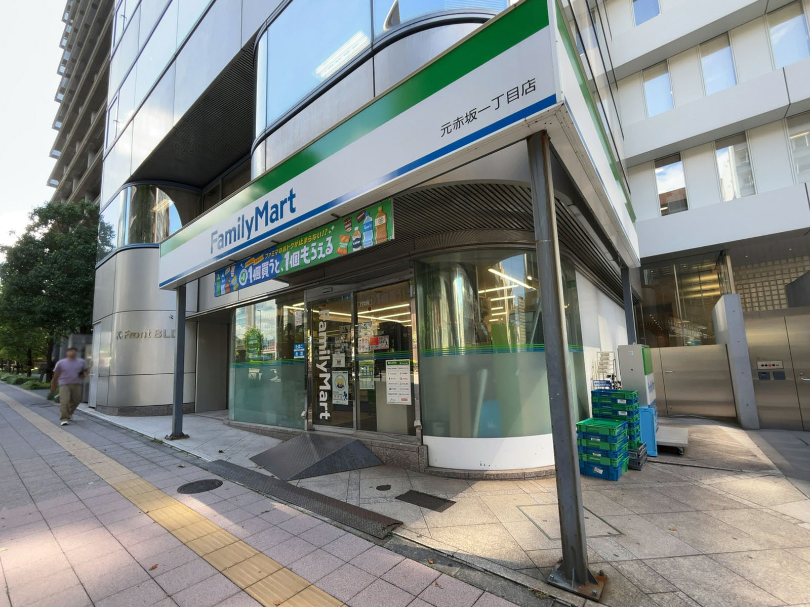1階のファミリーマート元赤坂1丁目店