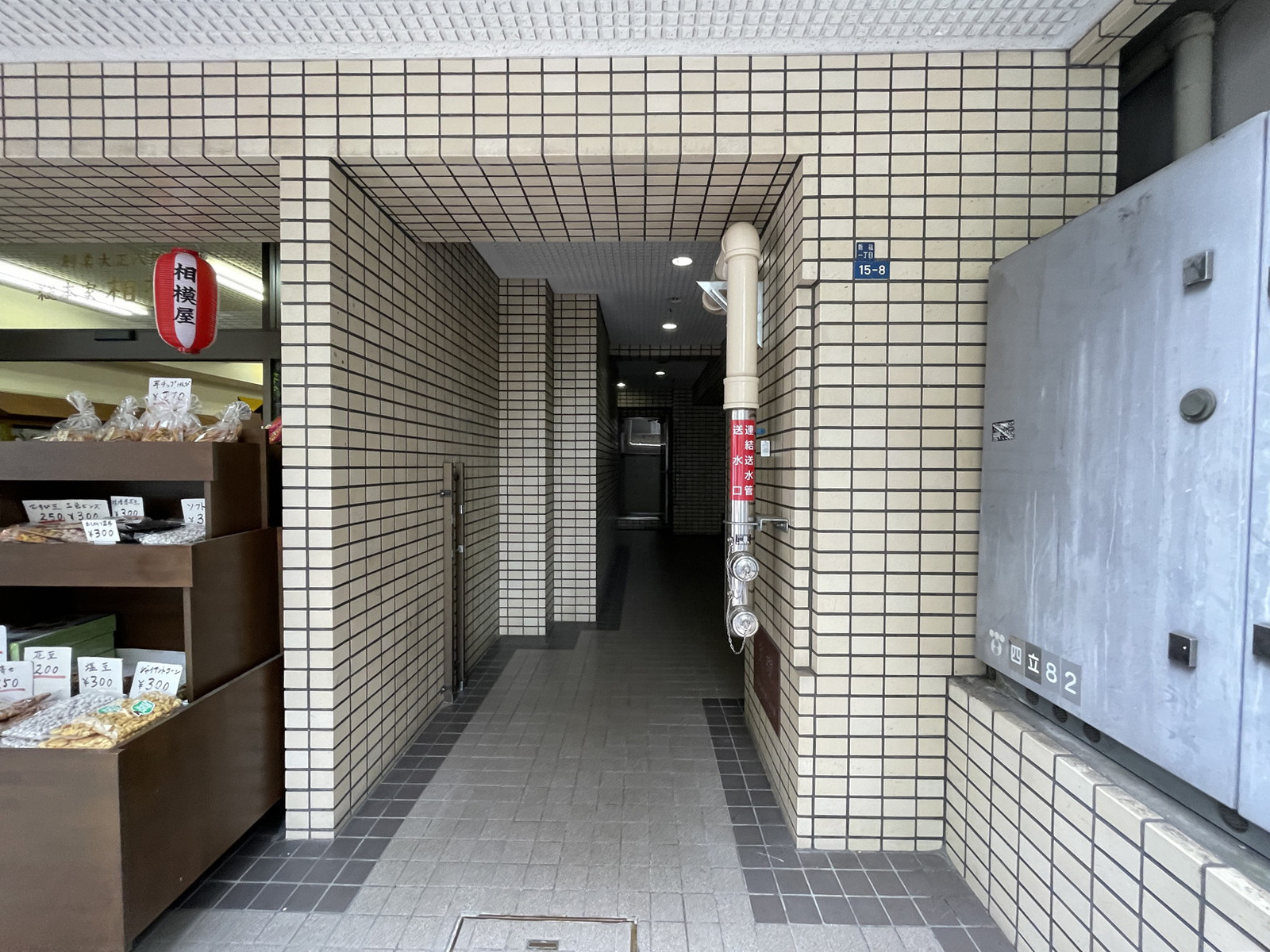 オフィスビル出入口
