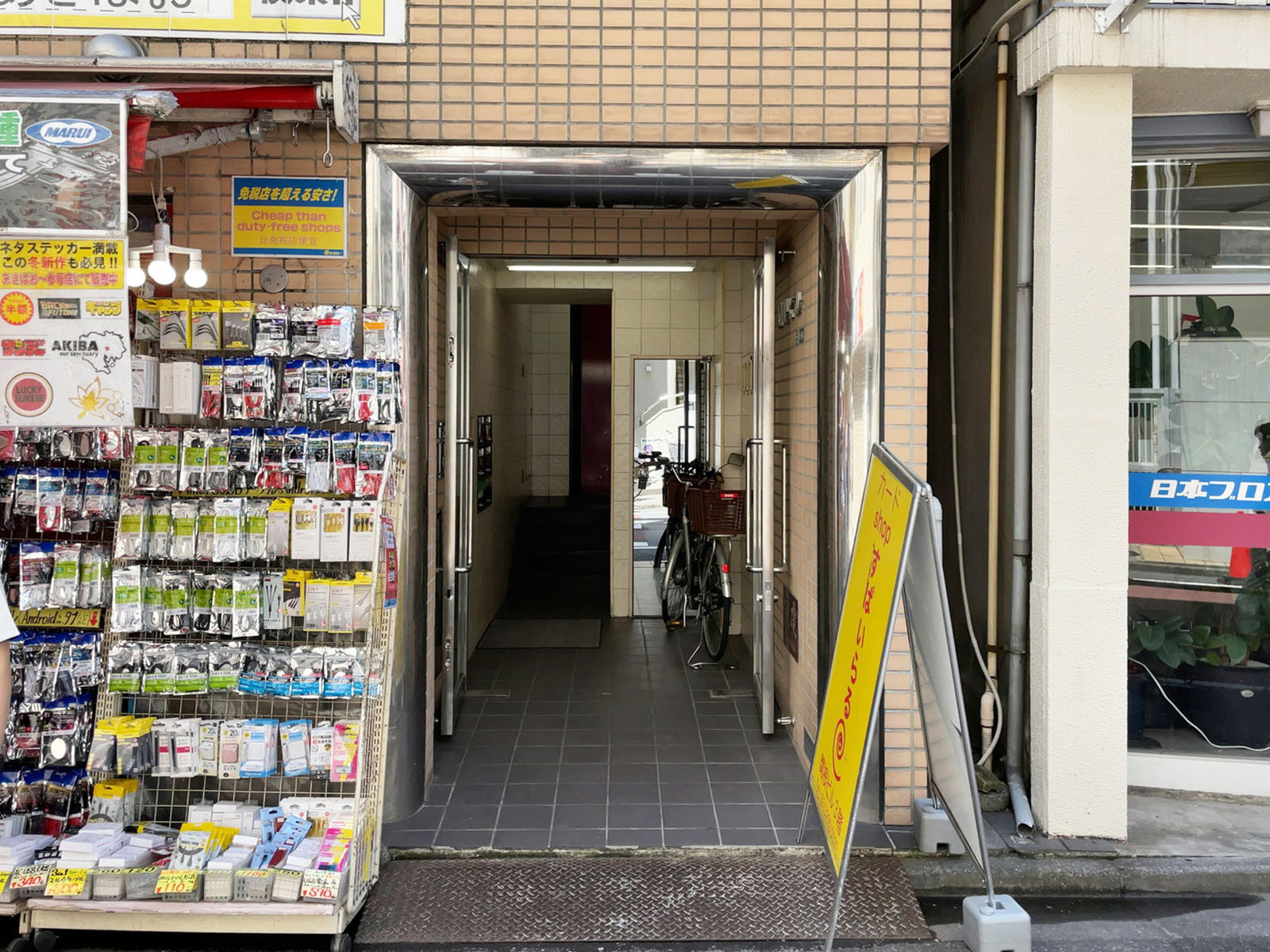 オフィスビル出入口