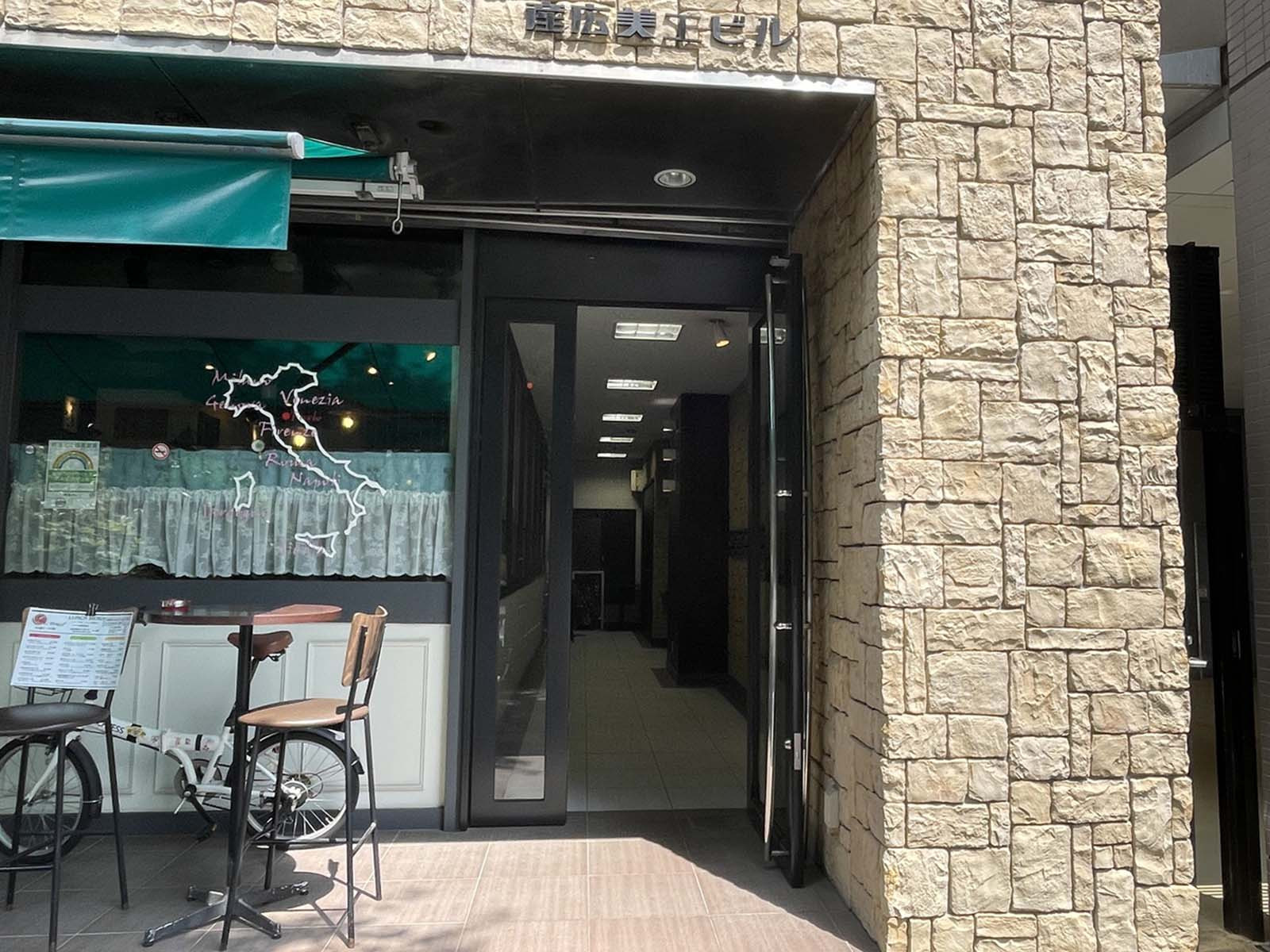 オフィスビル出入口