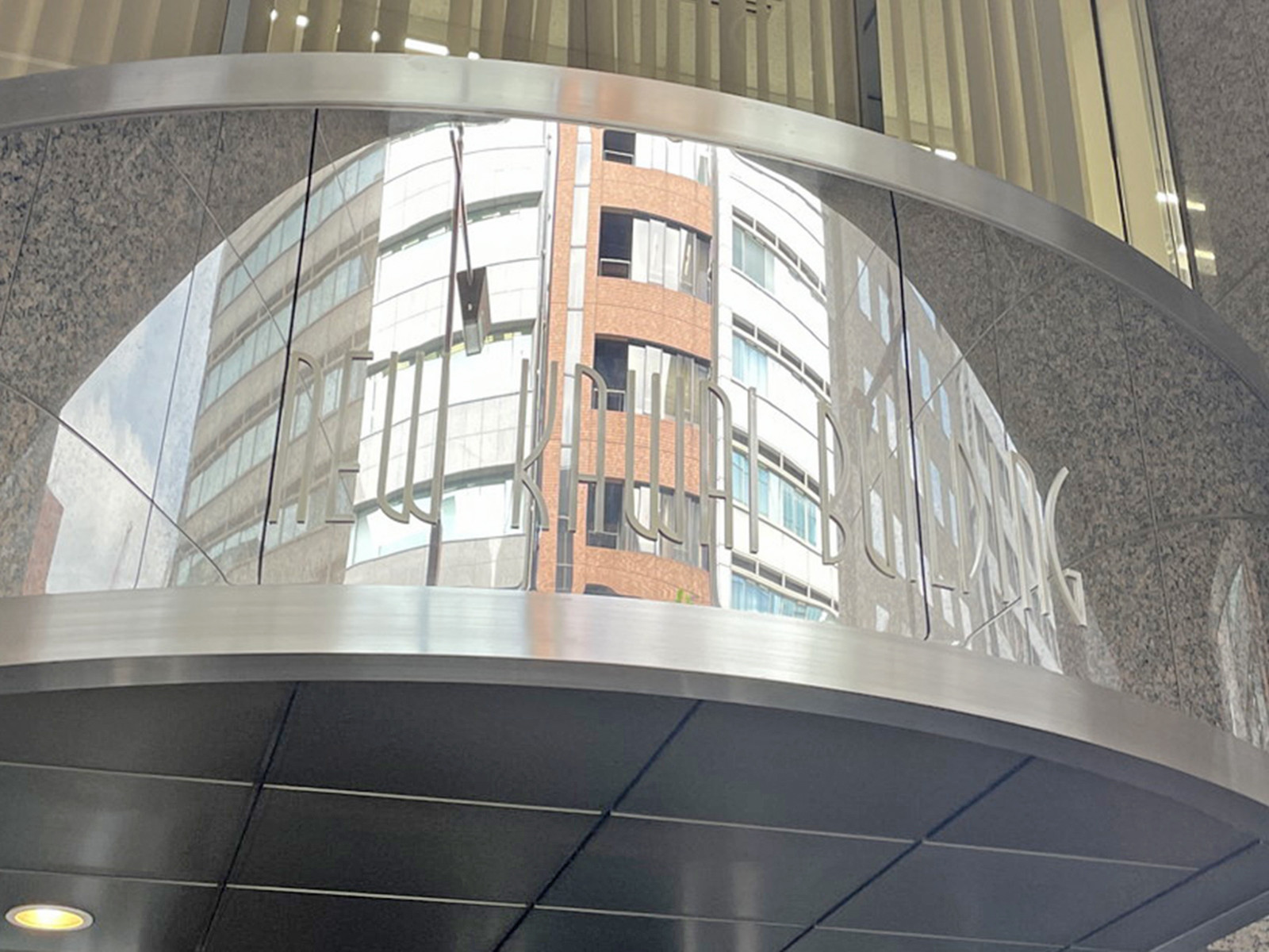 ネームプレート：NEW KAWAI BUILDING