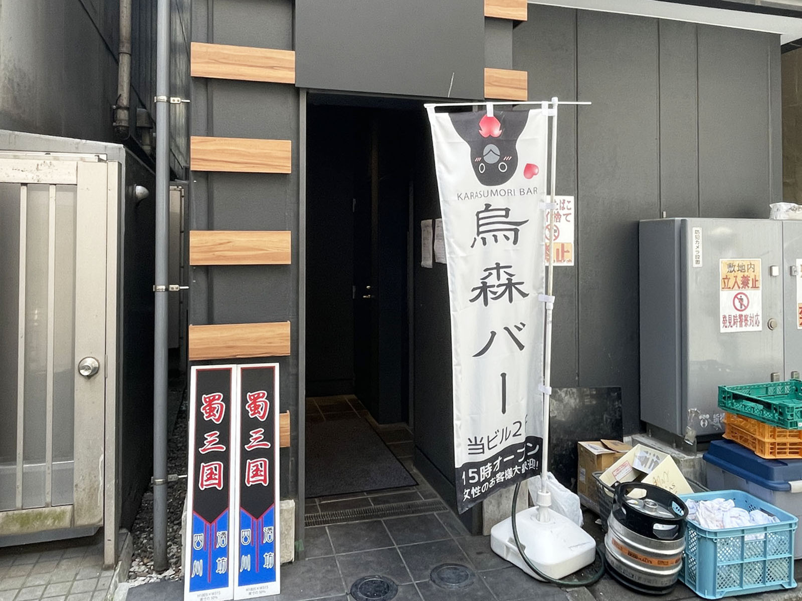 オフィスビル出入口