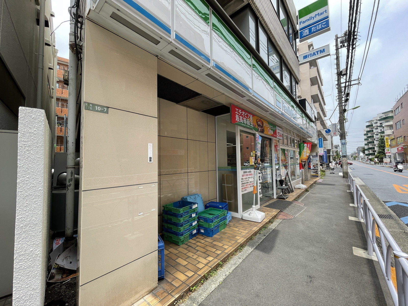 1階のファミリーマート サンズ経堂駅北店