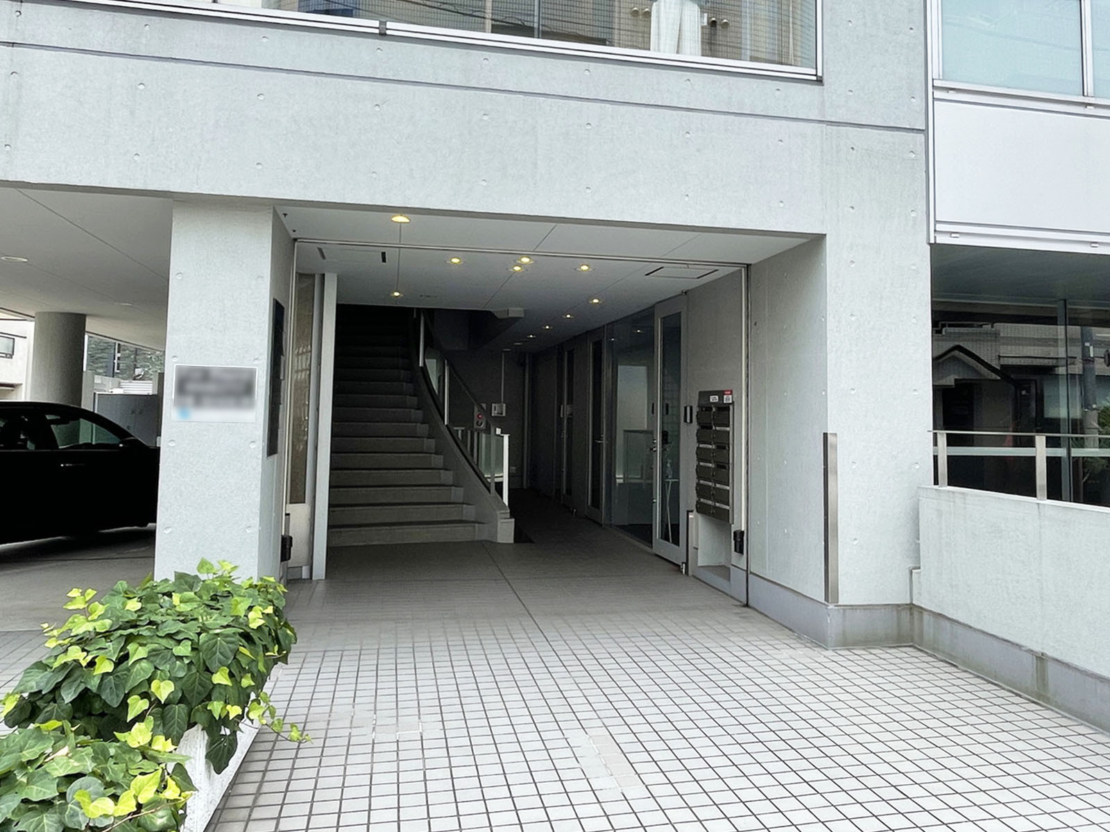 オフィスビル出入口