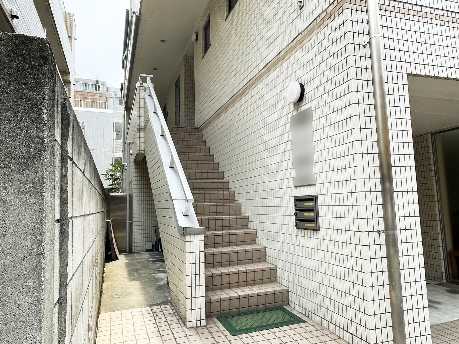 オフィスビル出入口